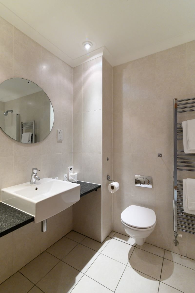 GLYNHILL HOTEL-guestroom-Glynhillbathroom.jpg