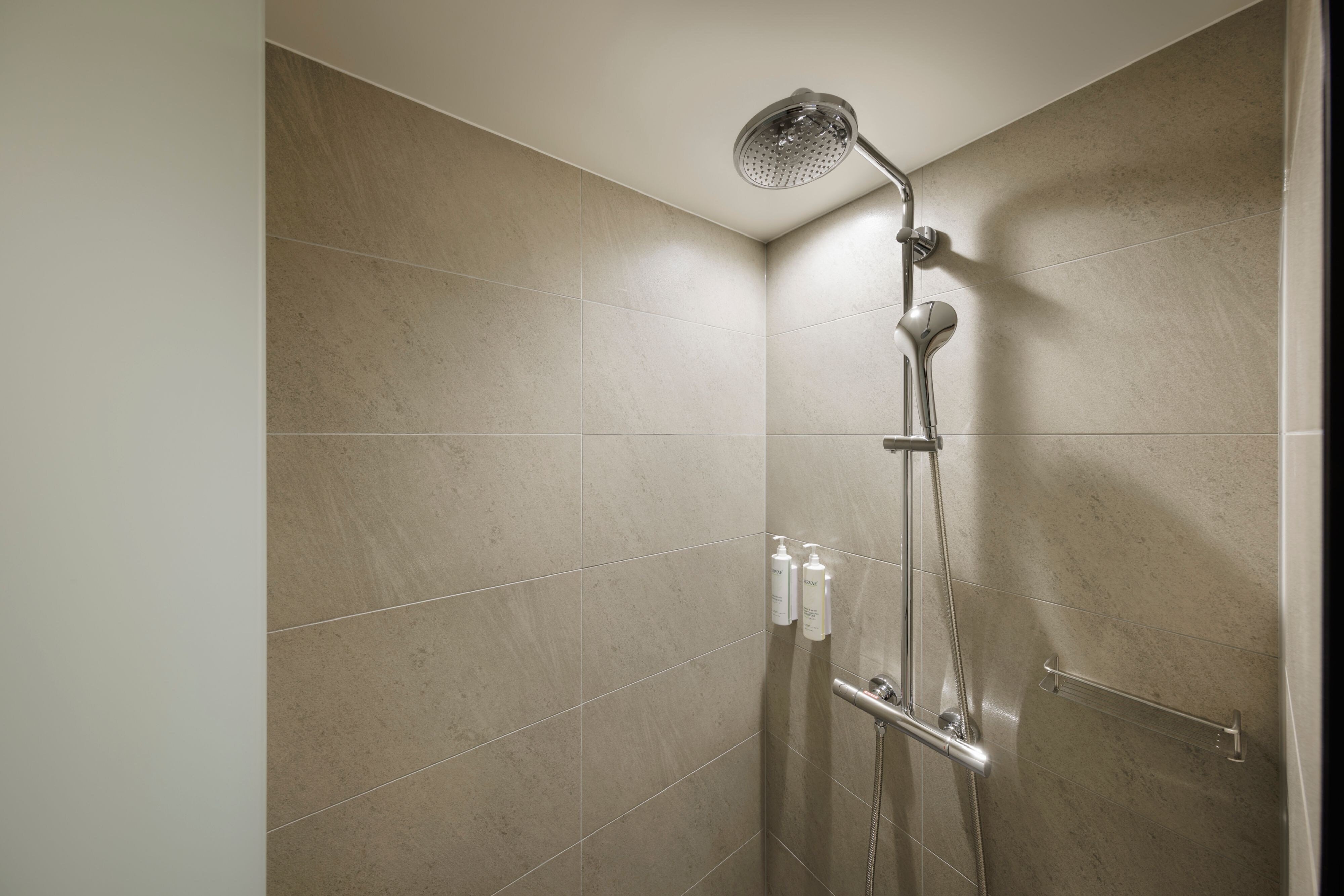 Fairfield by Marriott Kumamoto Aso-guestroom-Bathroom - Walk-In Shower.jpg