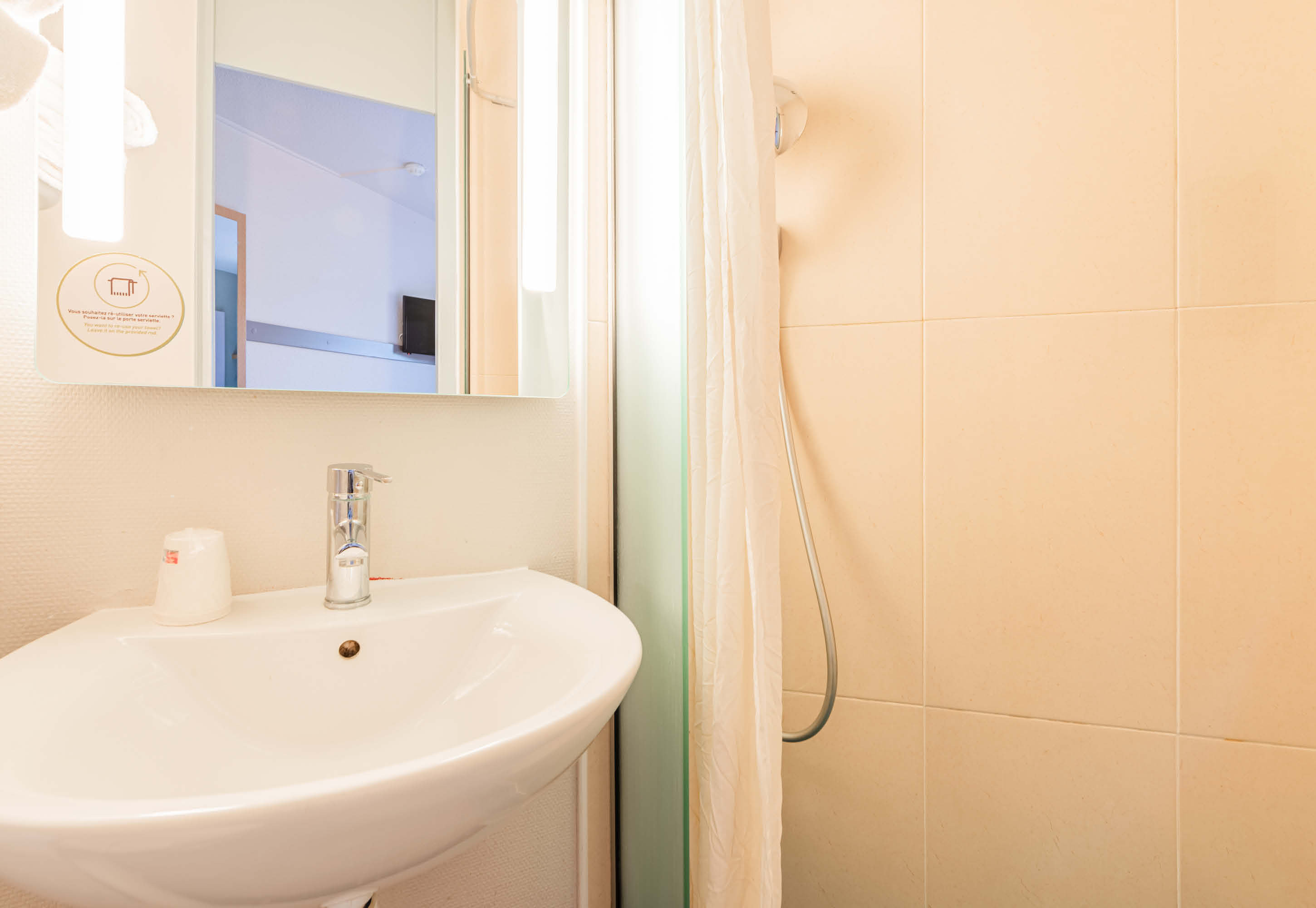 B&B HOTEL COLMAR - VIGNOBLES OUEST-guestroom-Hotel Colmar Vignobles Ouest Bathroom.jpg