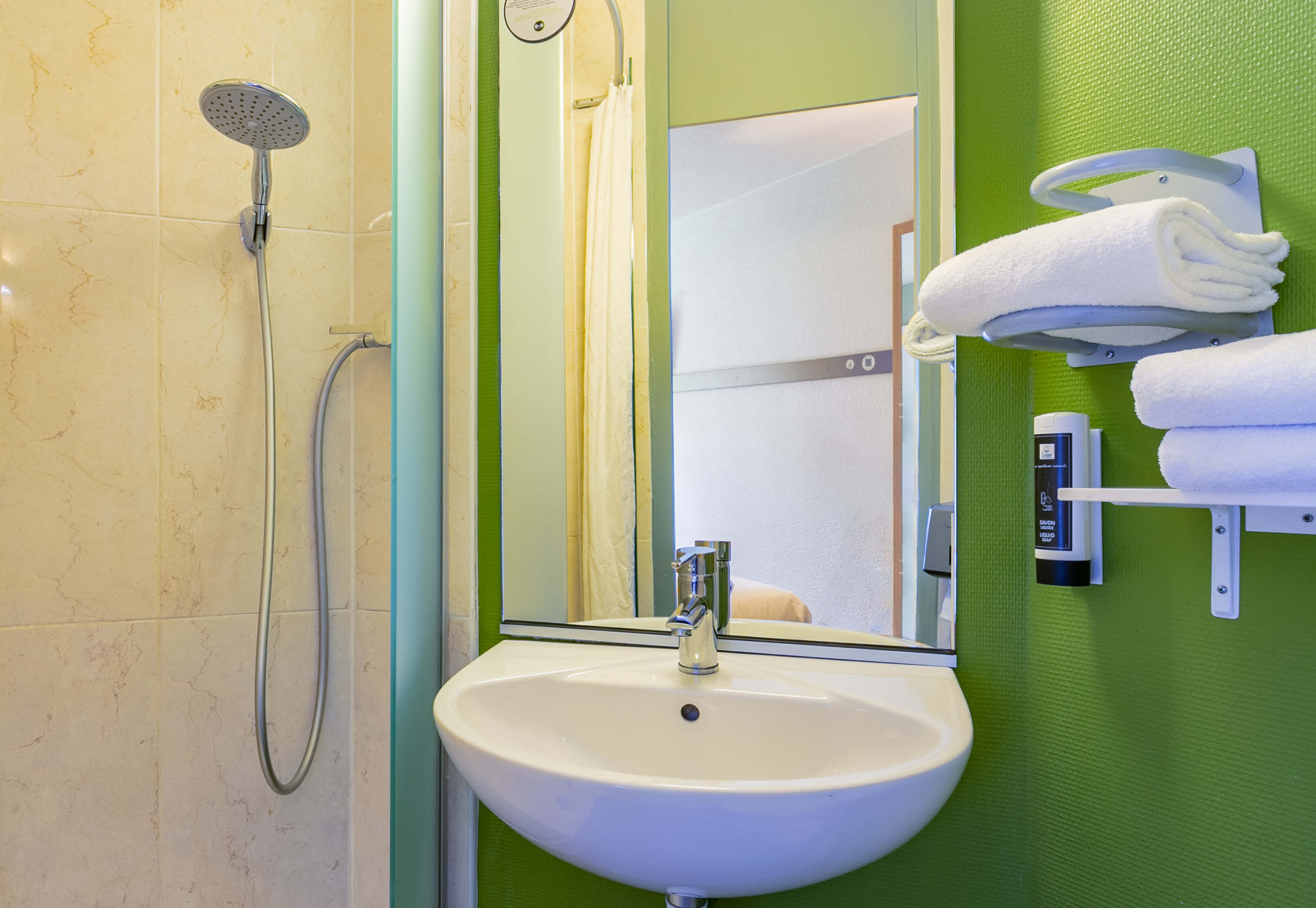 B&B HOTEL STRASBOURG NORD SCHILTIGH-guestroom-Hotel Strasbourg Nord Artisans Bathroom.jpg