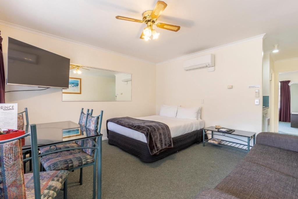 ASURE PRINCE MOTOR LODGE-guestroom-One Bedroom Apartment.jpg