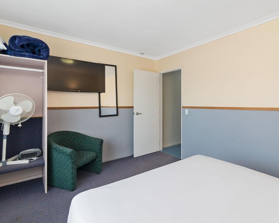 ASURE PRINCE MOTOR LODGE-guestroom-One Bedroom Apartment With Shower.jpg