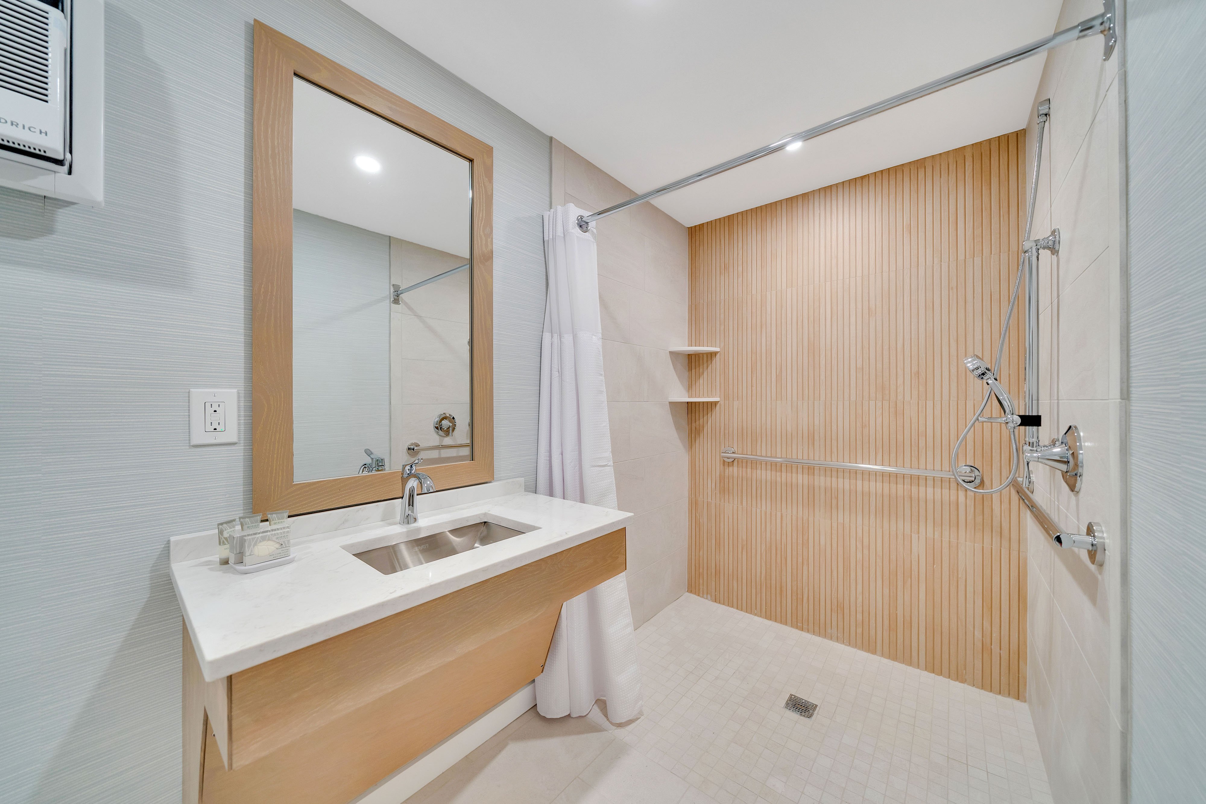Mahalo Cape May-guestroom-Classic ADA Bathroom.jpg