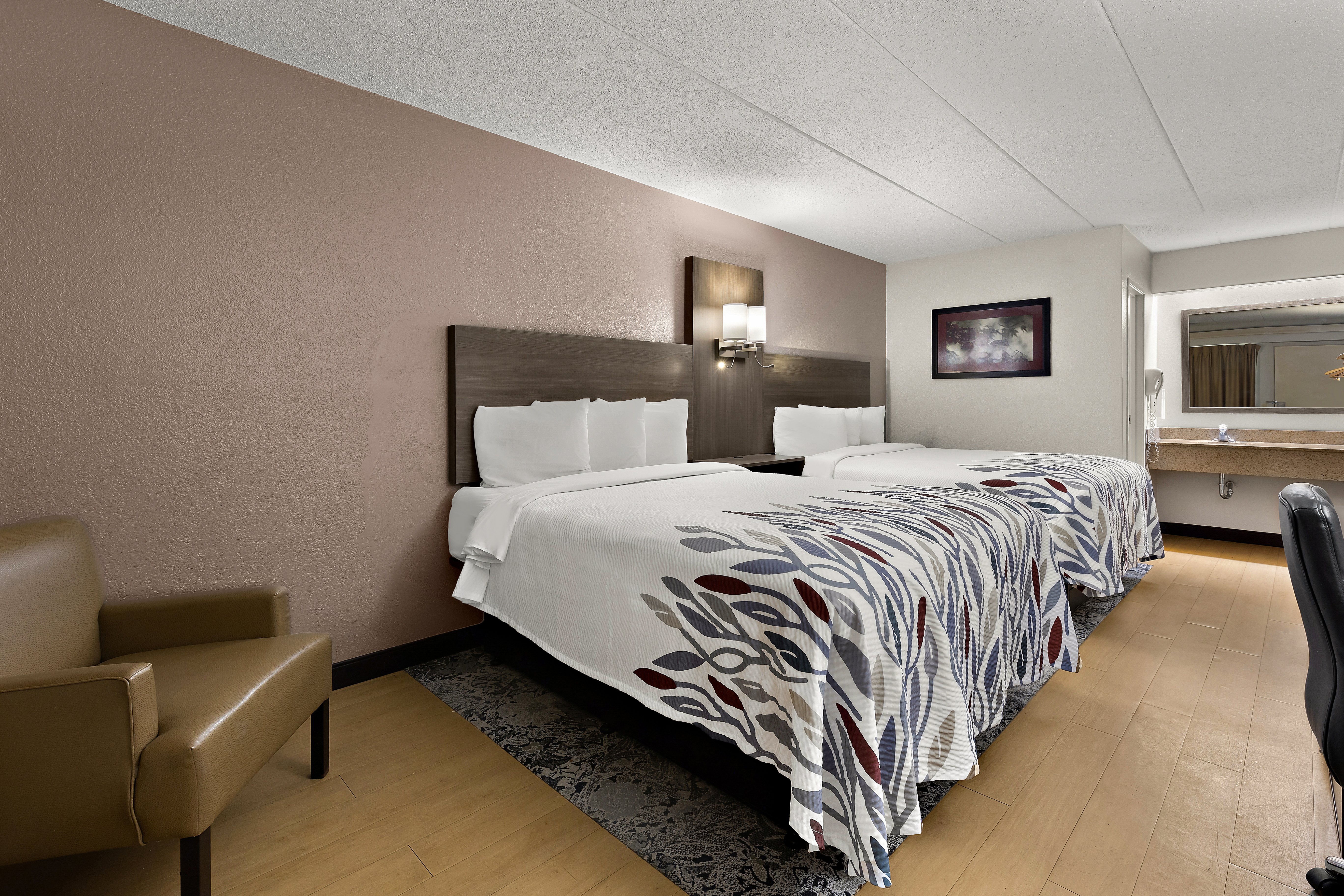 RED ROOF CLEVELAND-WESTLAKE-guestroom-Deluxe Full.jpg