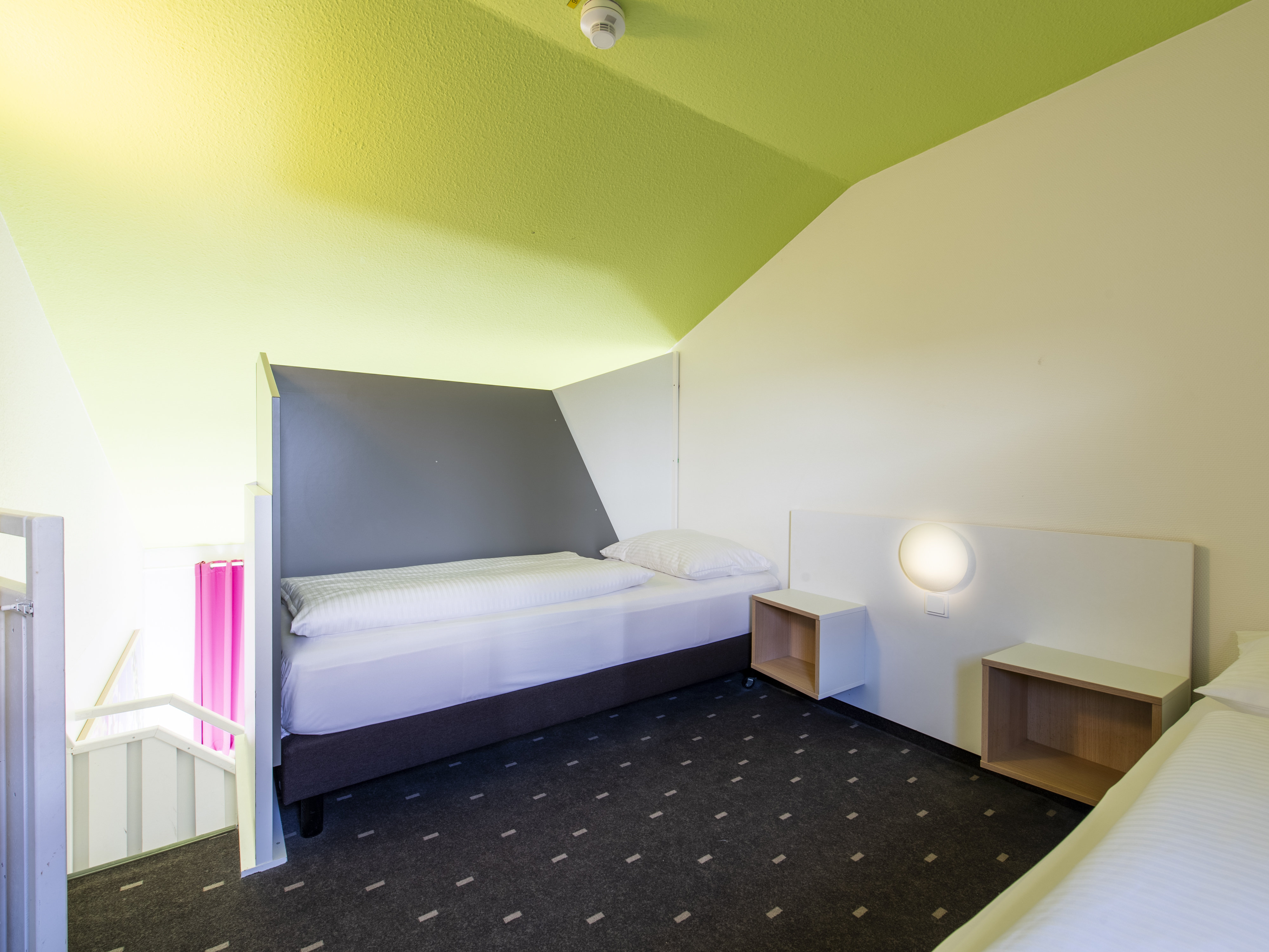 B&B HOTEL INGOLSTADT-OST-guestroom-Hotel Ingolstadt Family Room.jpg