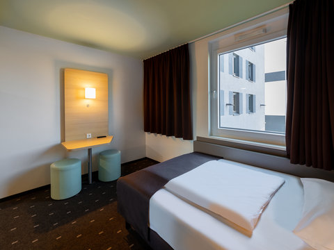 Hotel Neuss Disabled Room