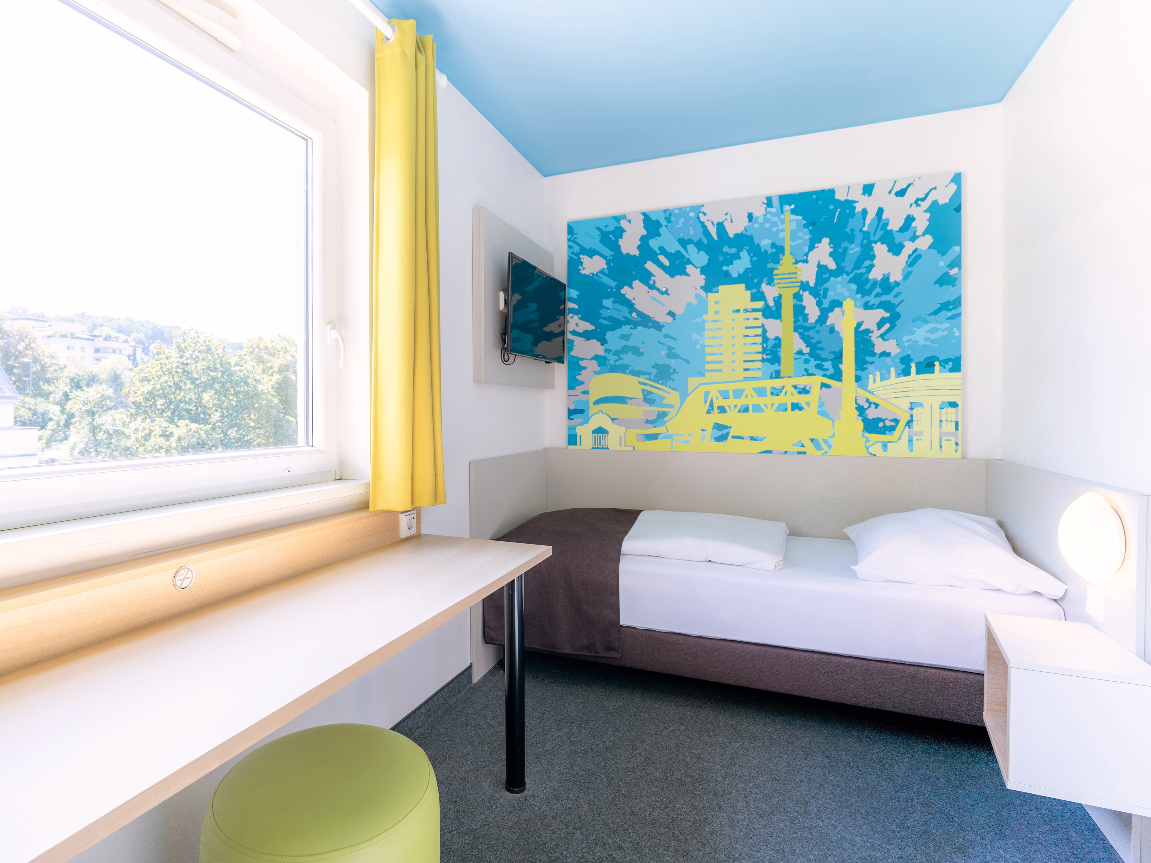 B&B HOTEL STUTTGART-CITY-guestroom-Stuttgart City Single Room.jpg