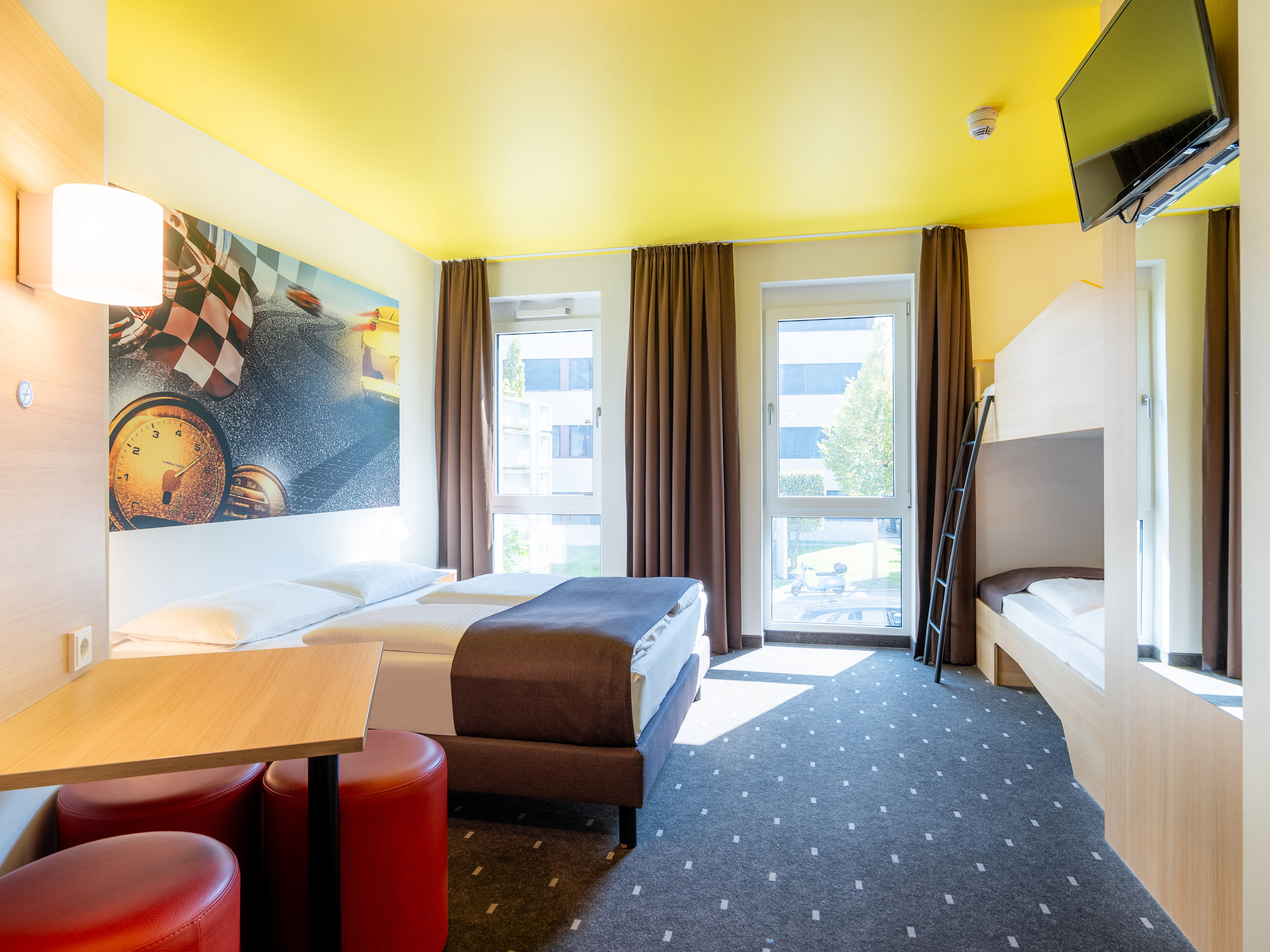 B&B HOTEL STUTTGART-ZUFFENHAUSEN-guestroom-Stuttgart Zuffenhausen Family Room.jpg