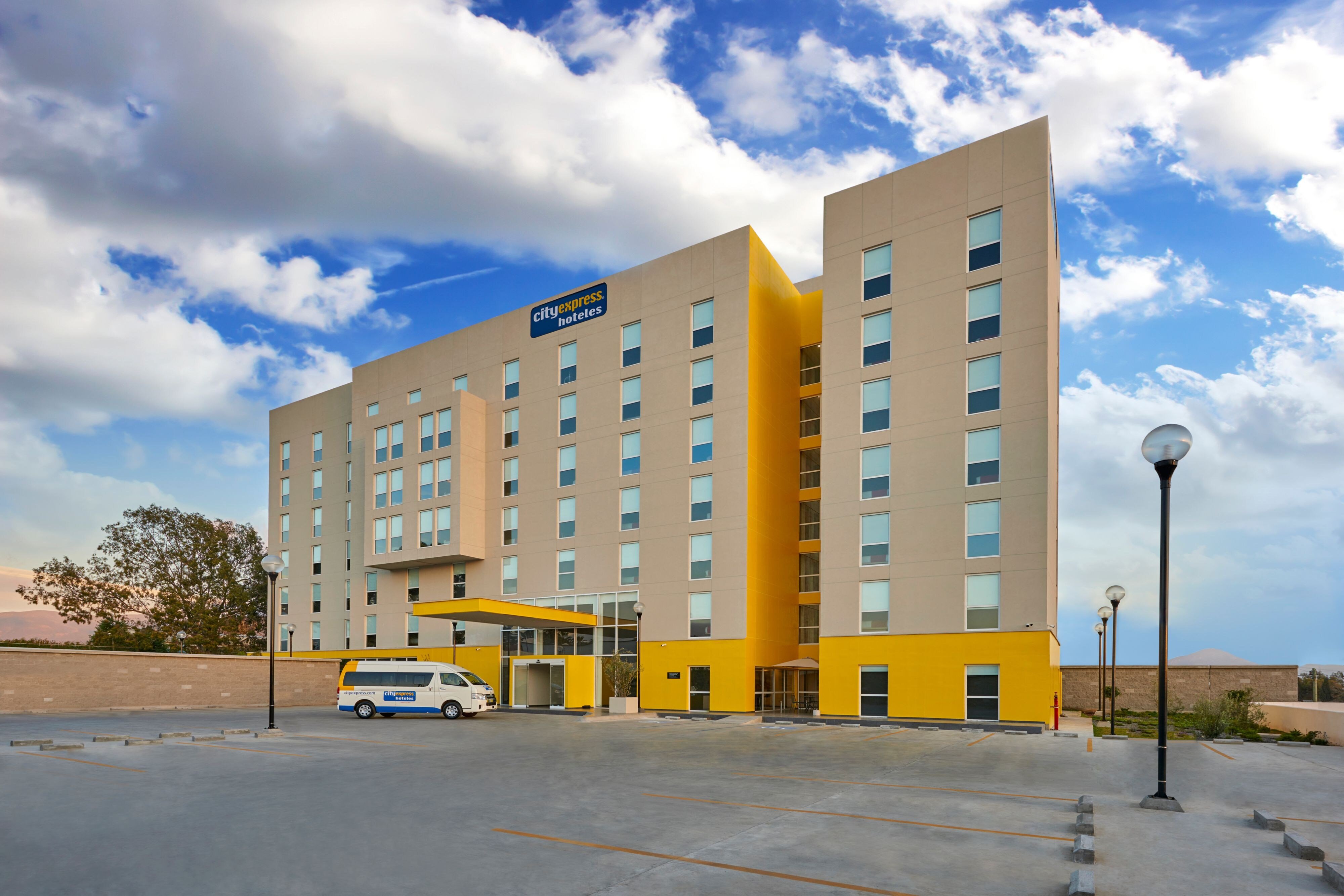 City Express Suites by Marriott Finsa