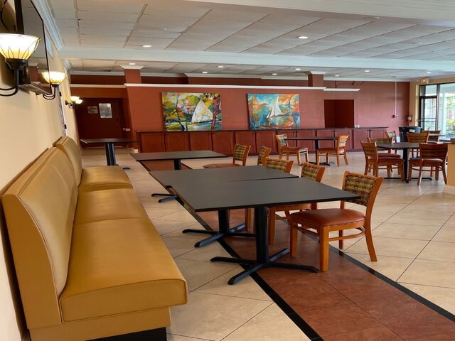 Vero Beach Inn and Suites-guestroom-Dining Area.jpg