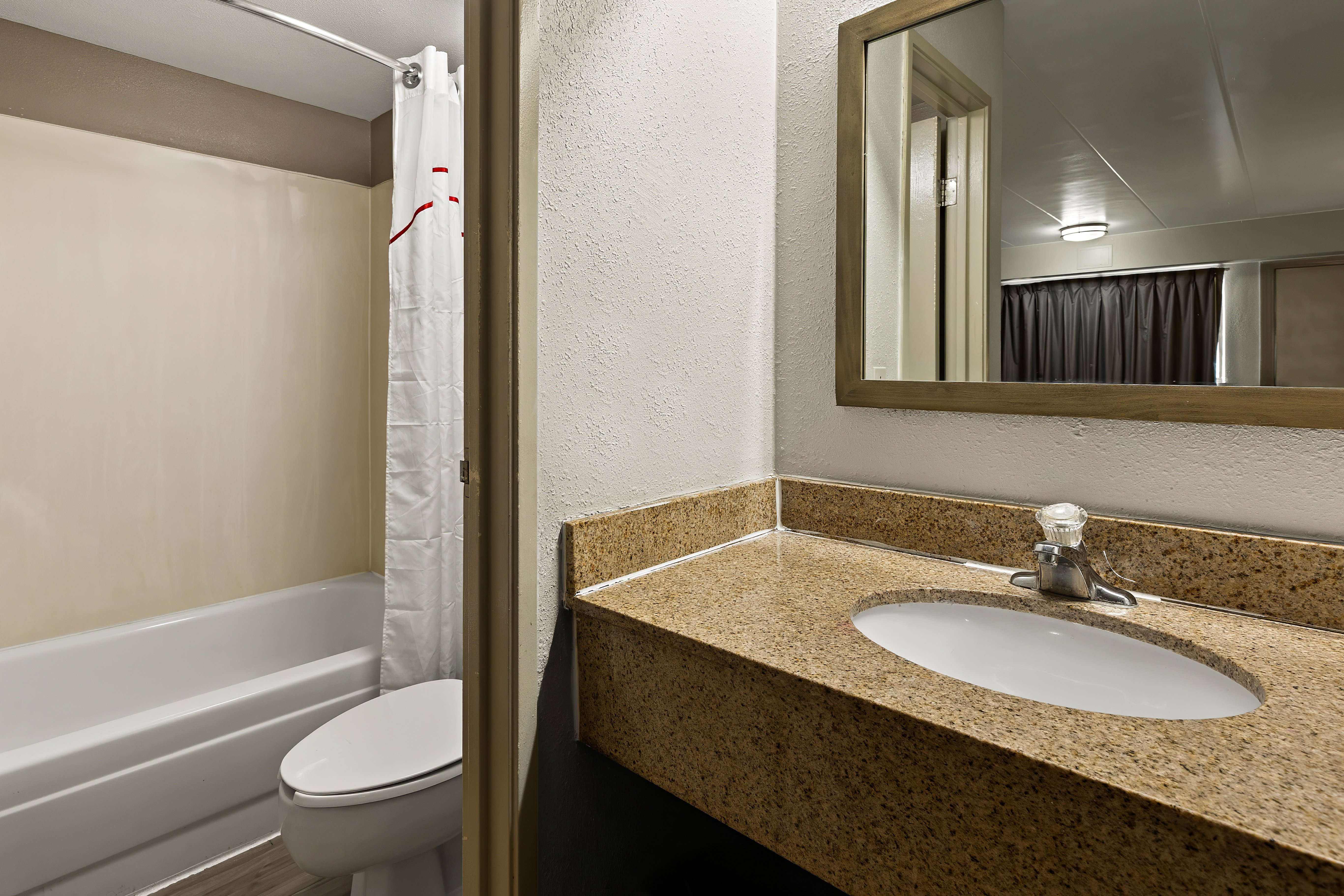 RED ROOF CLEVELAND INDEPENDENCE-guestroom-Vanity Bath.jpg