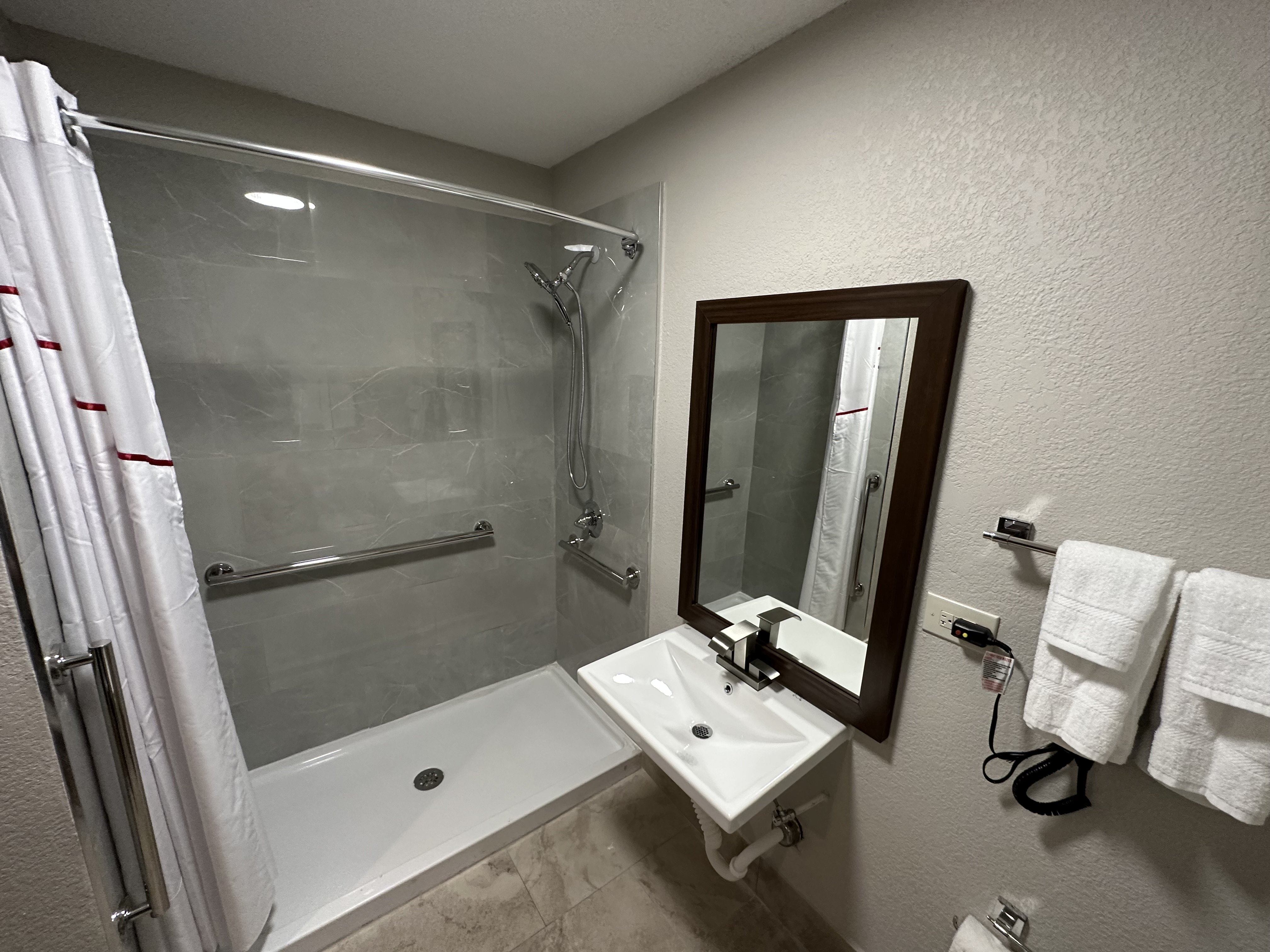 RED ROOF DUNBAR-guestroom-ADA Shower.jpg
