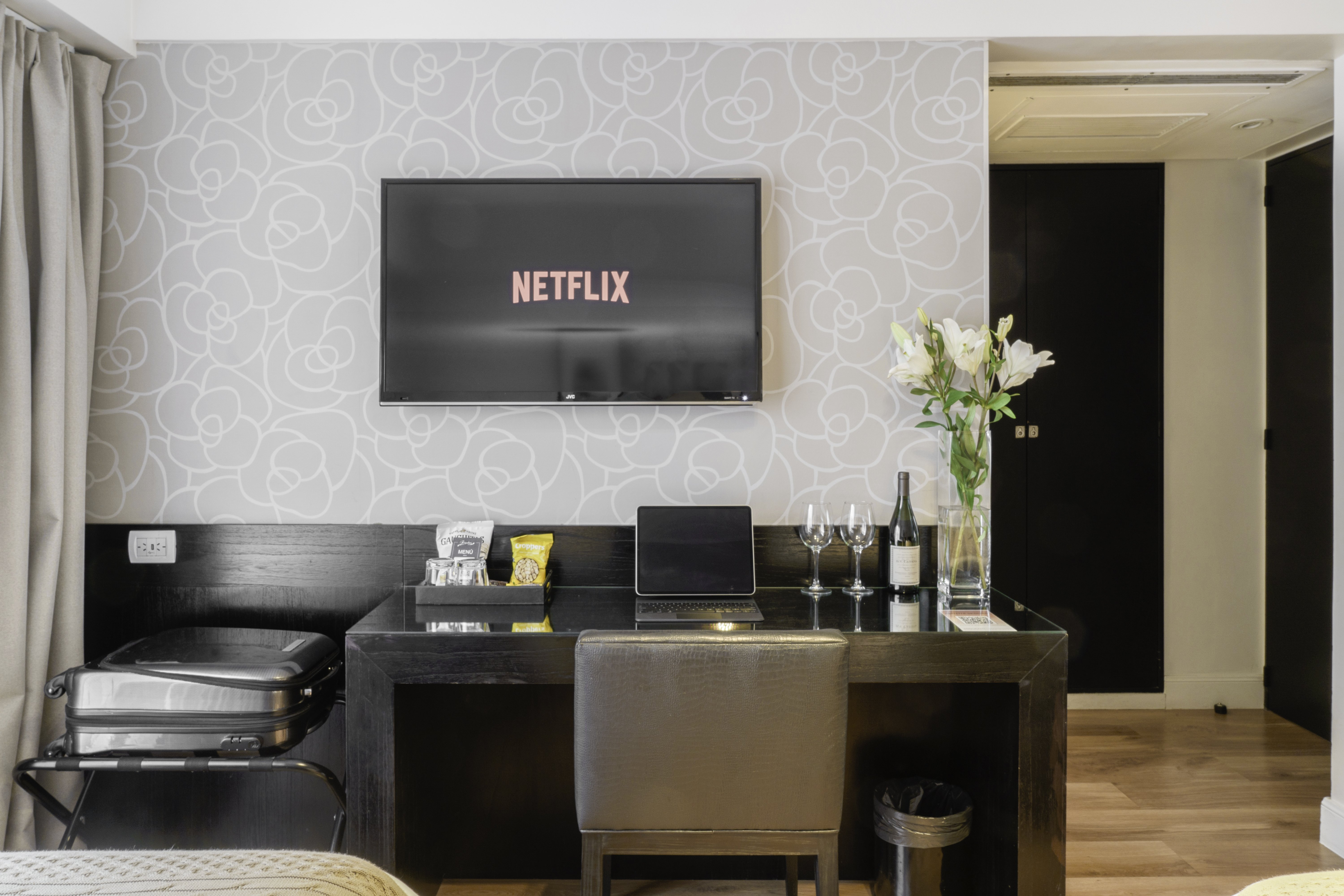 PRINCIPADO DOWNTOWN-guestroom-TWIN5.jpg