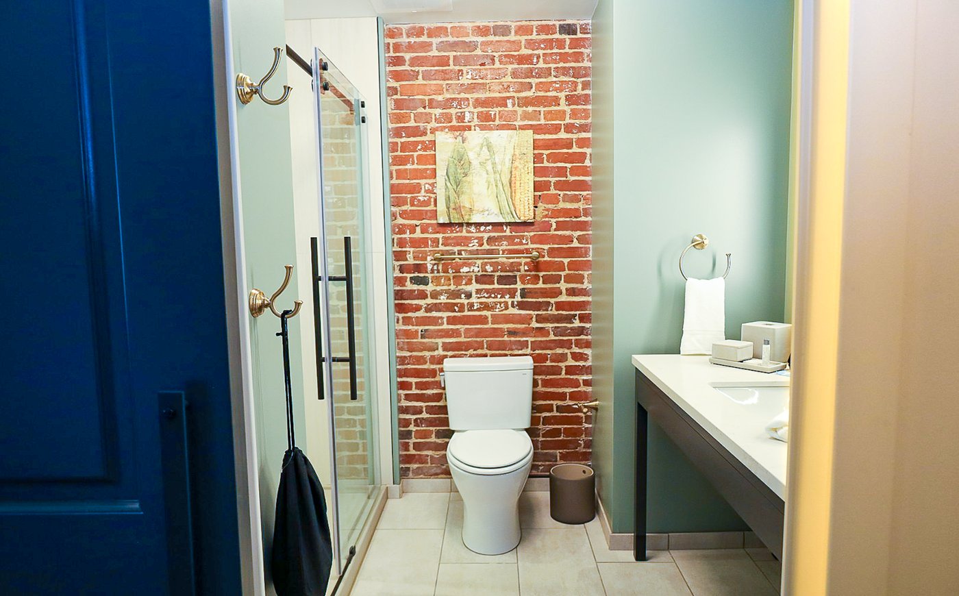 City Mills Hotel-guestroom-Bathroom.jpg