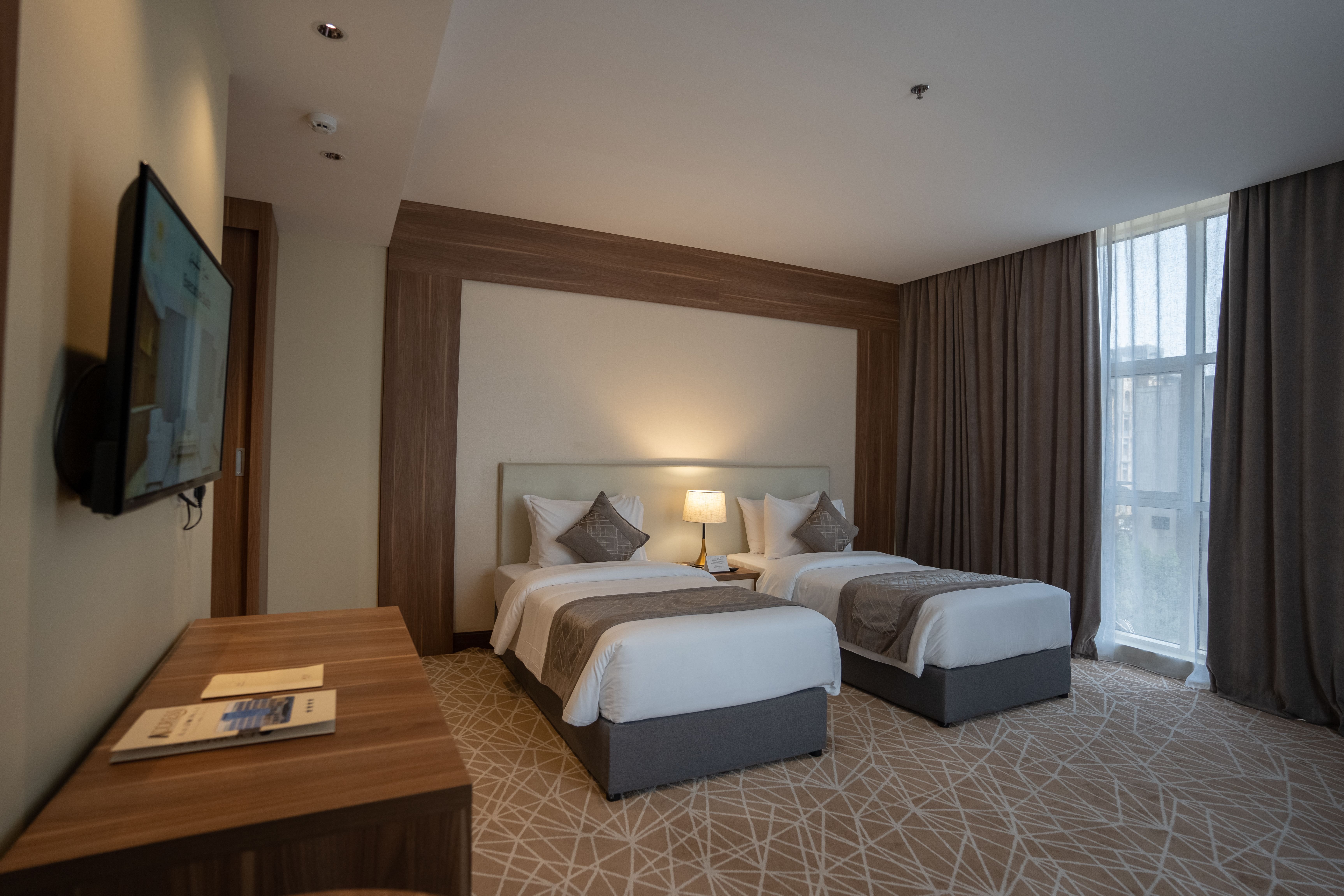 ROSEMOND AL-HAMRA JEDDAH-guestroom-Deluxe twin room - TOP Rosemond Al Hamra Hotel Jeddah.jpg