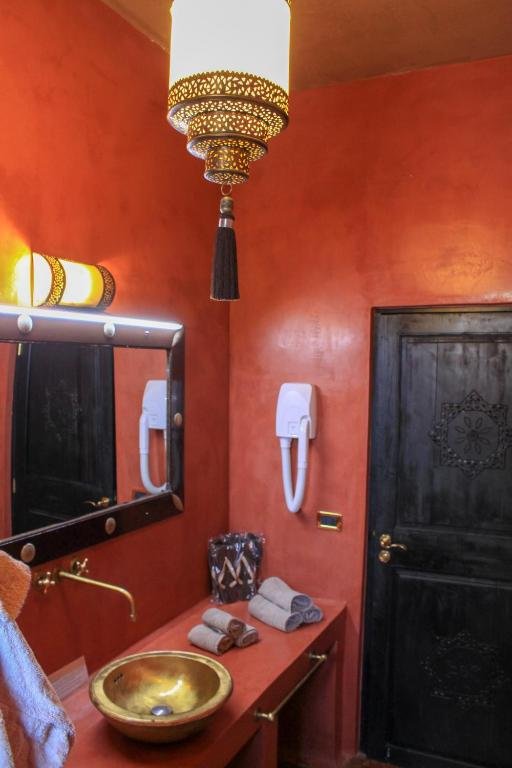 HOTEL MASSERIA & SPA LUCIAGIOVANNI-guestroom-BATHROOM.jpg