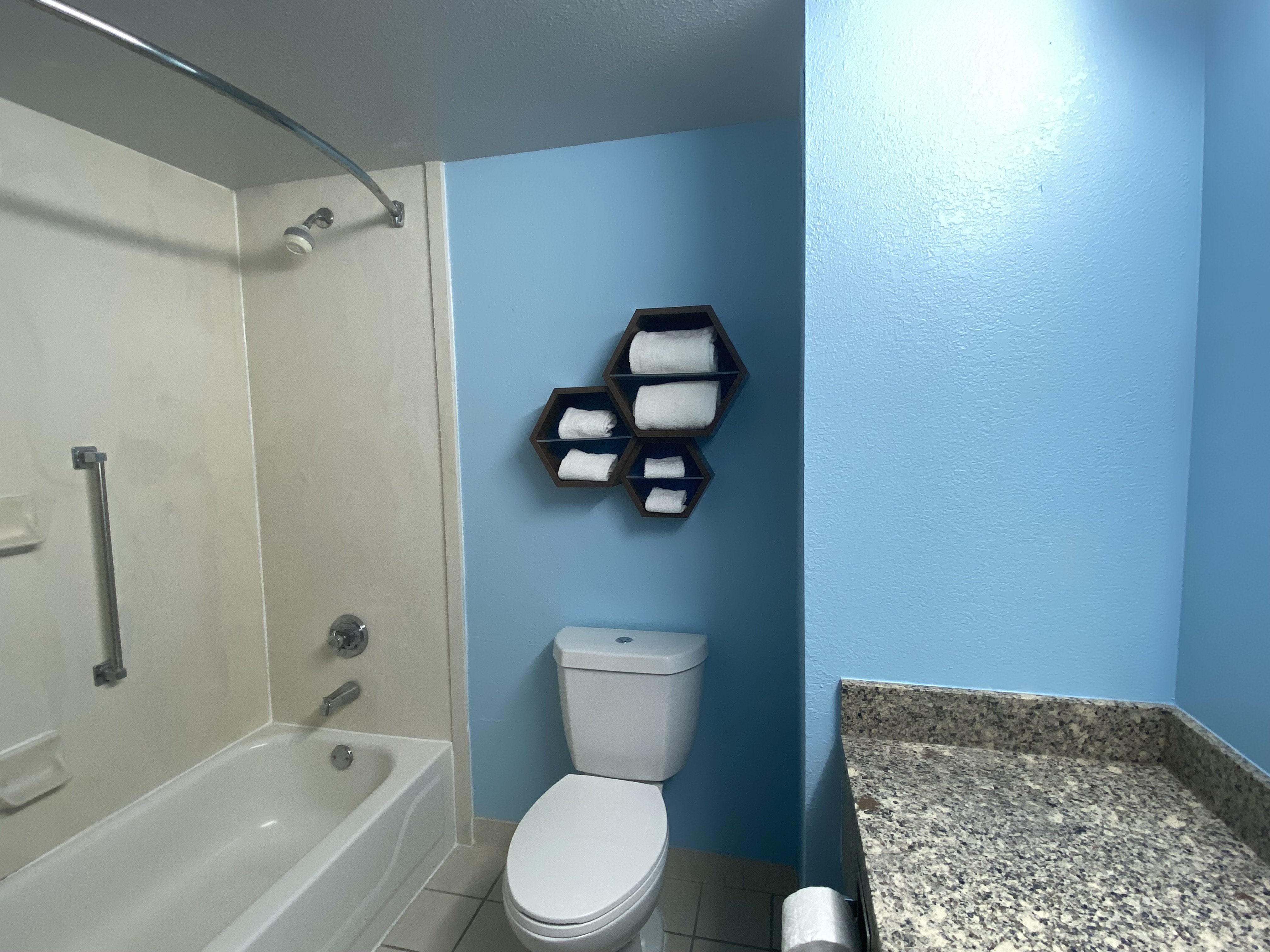 HOMETOWNE STUDIOS PRATTVILLE-guestroom-Bath.jpg