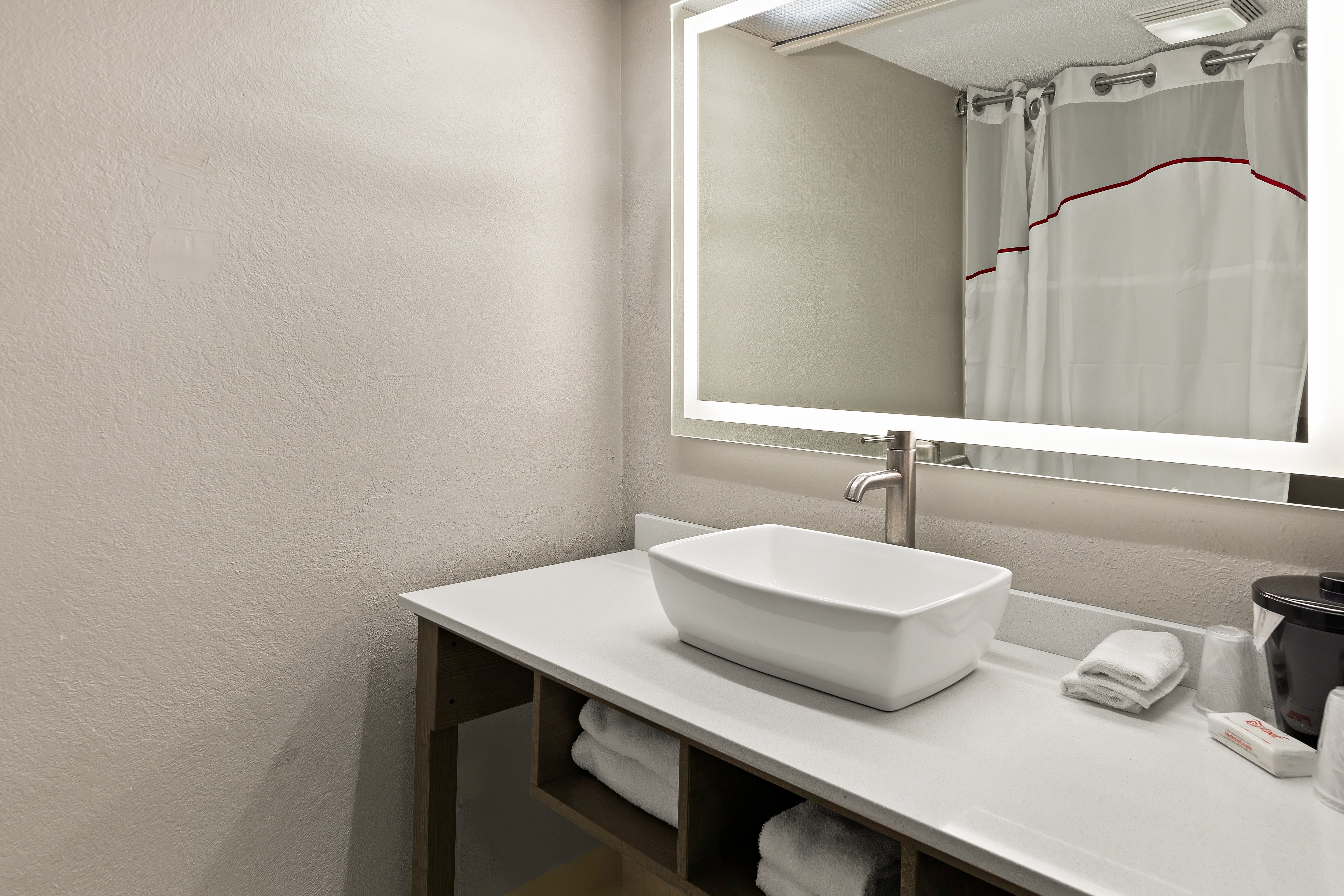 RED ROOF SUITES MONROE, NC-guestroom-Deluxe Queen Bathroon.jpg