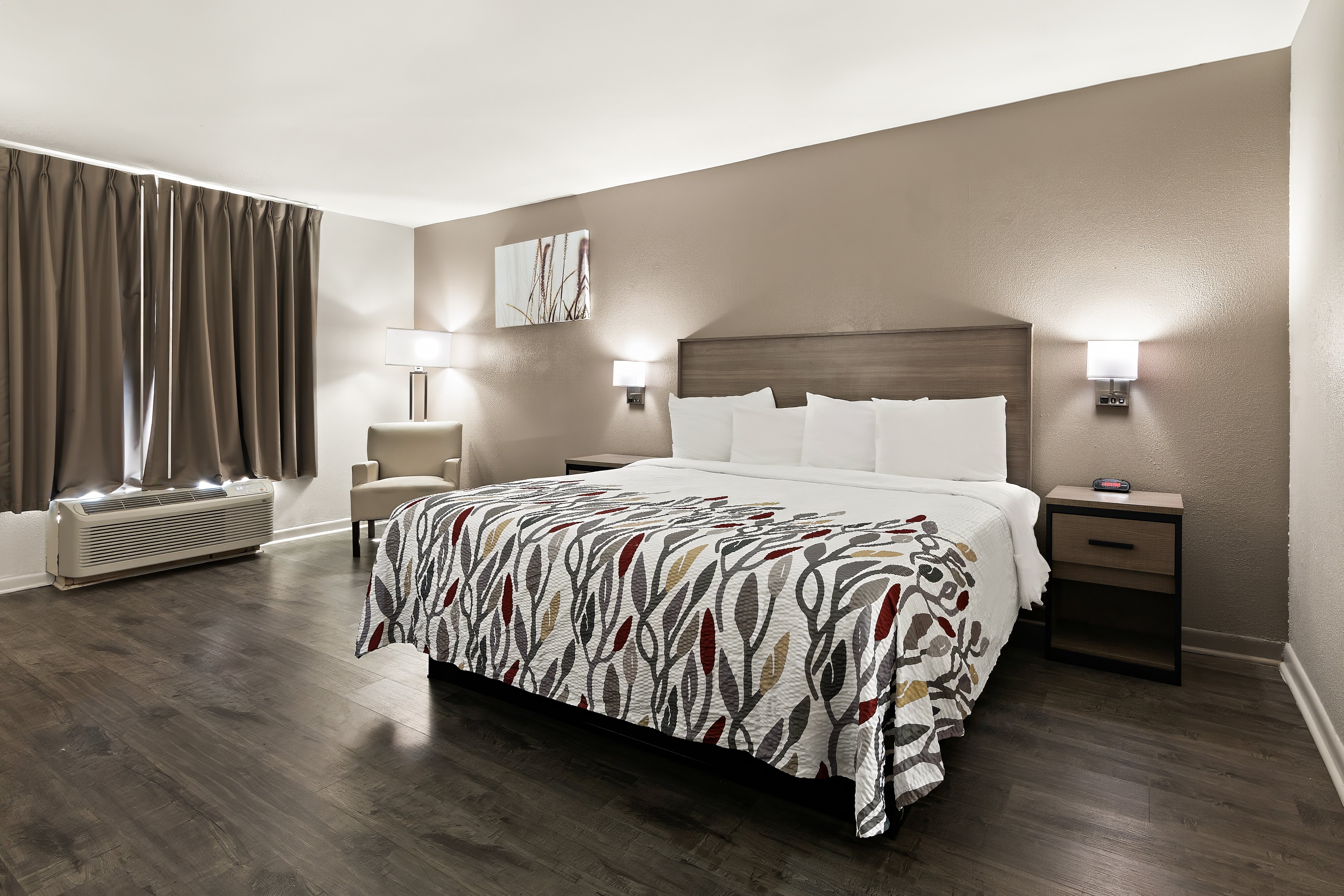 RED ROOF SUITES MONROE, NC-guestroom-ADA Deluxe King.jpg