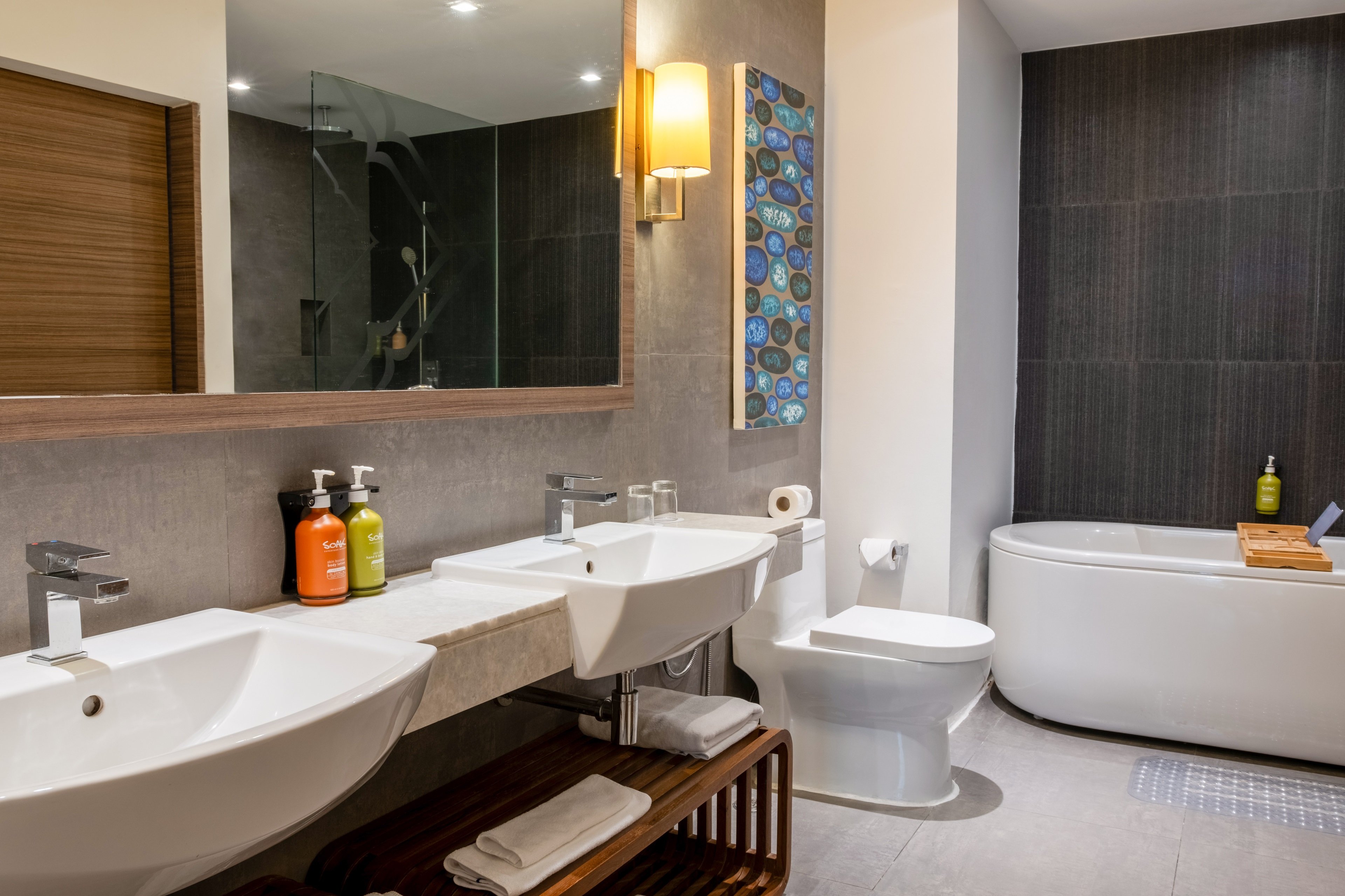 HOLIDAY INN RESORT KARON BEACH BY I-guestroom-Indulge in a calming soak in the bath tub..jpg