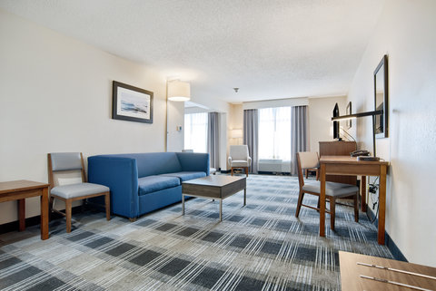 Holiday Inn Express & Suites Mobile I-65 additional living space