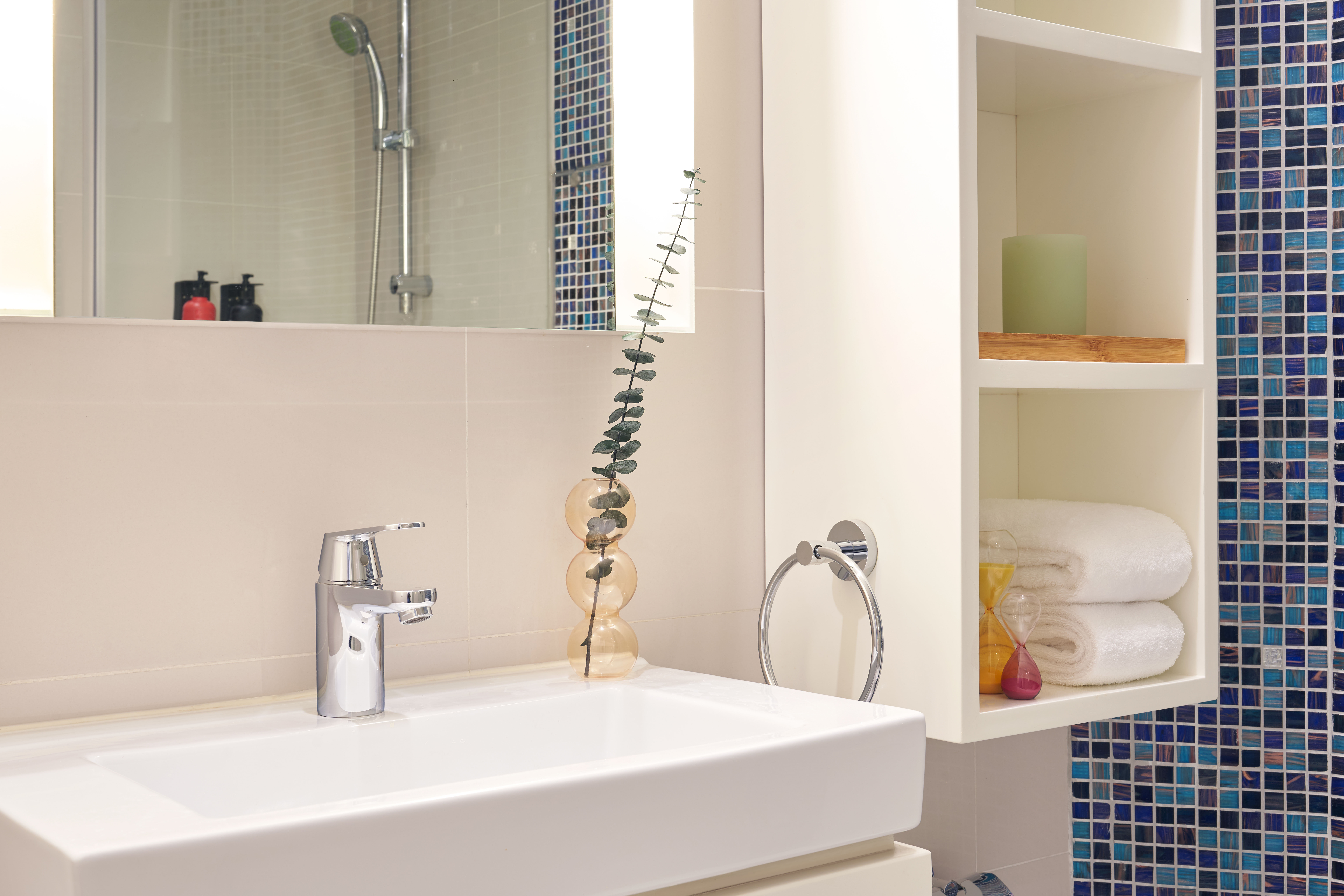 YING NFLO, WESLEY ADMIRALTY-guestroom-YFADM Bathroom.jpg