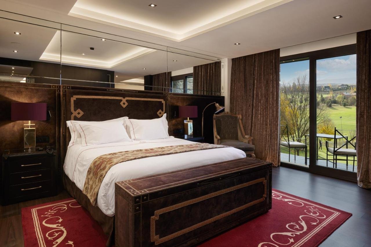 CASTILLO GORRAIZ-guestroom-653815 Guest Room.jpg