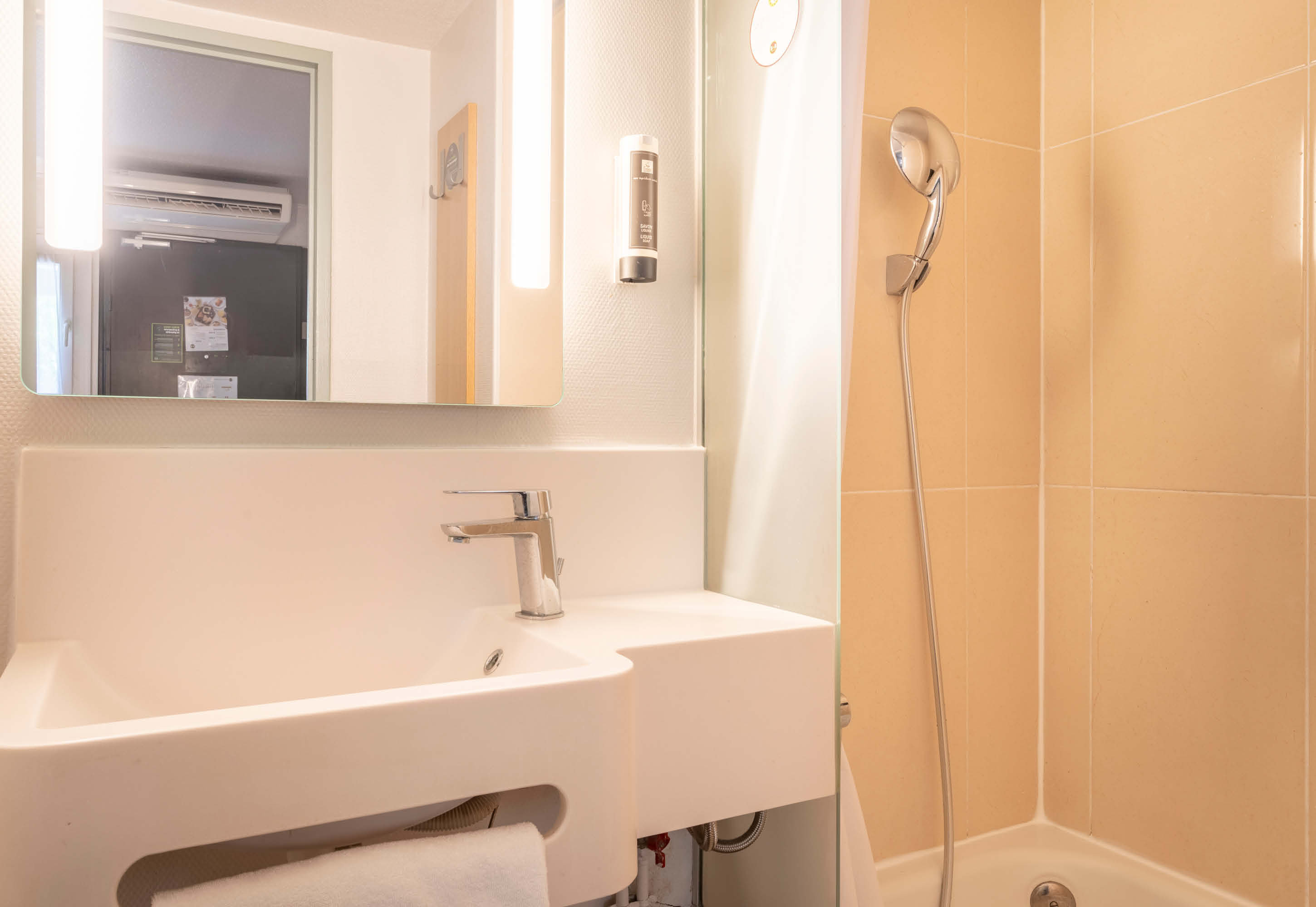 B&B HOTEL TOULON LA SEYNE SUR MER-guestroom-Hotel Toulon La Seyne Sur Mer Bathroom.jpg