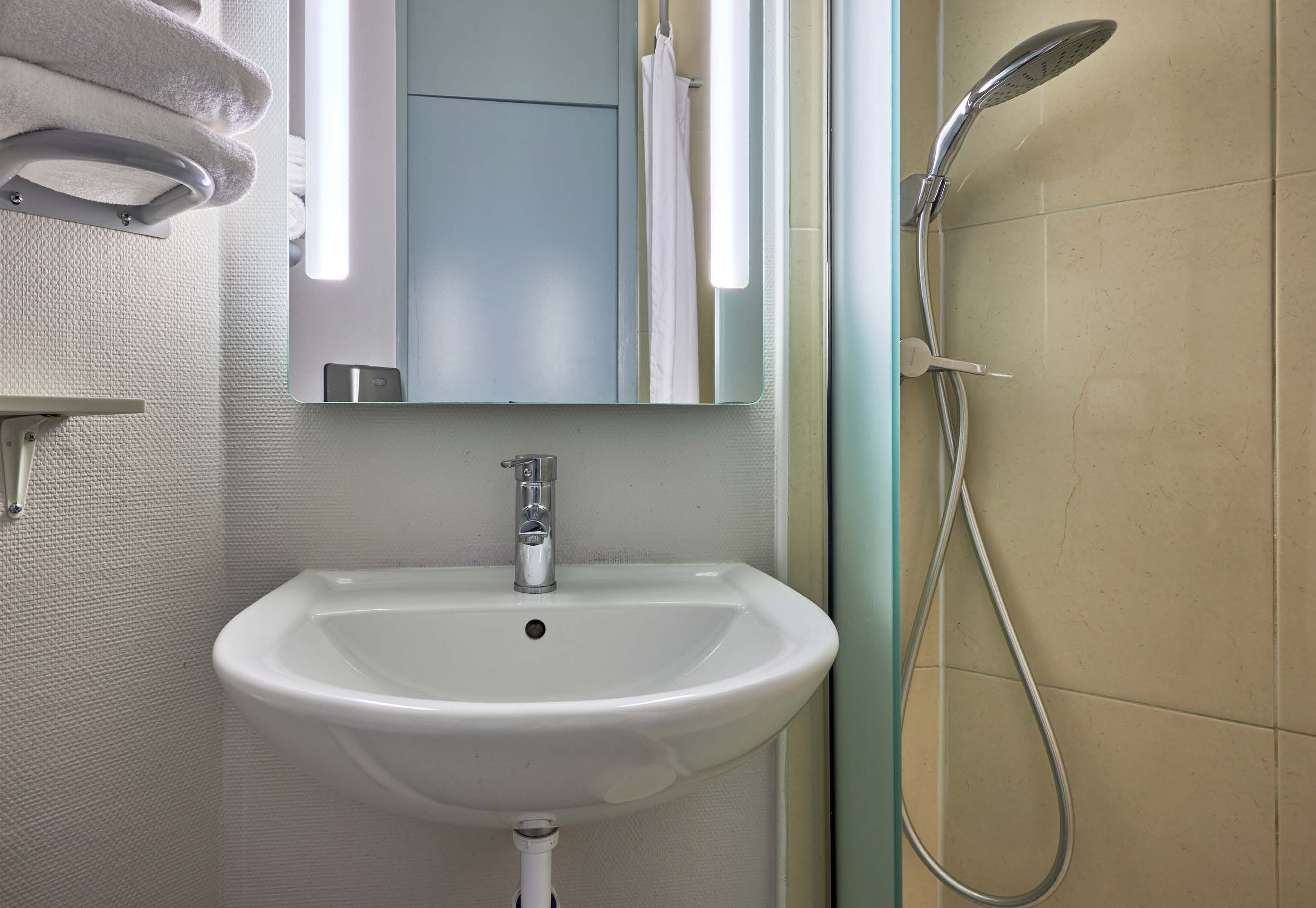 B&B HOTEL CAEN MEMORIAL - ST CONTES-guestroom-Hotel Caen Memorial Bathroom.jpg