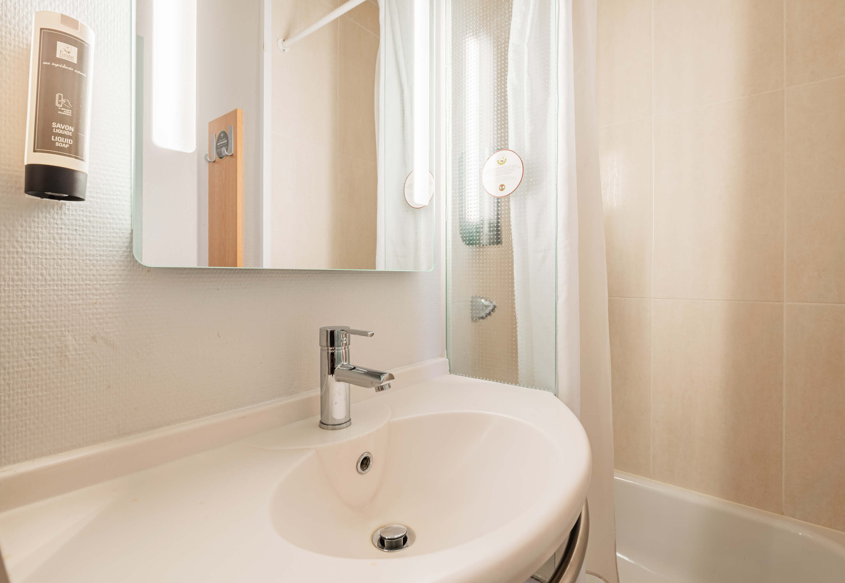 B&B HOTEL STRASBOURG NORD INDUSTRIE-guestroom-Hotel Strasbourg Nord Industrie Bathroom.jpg