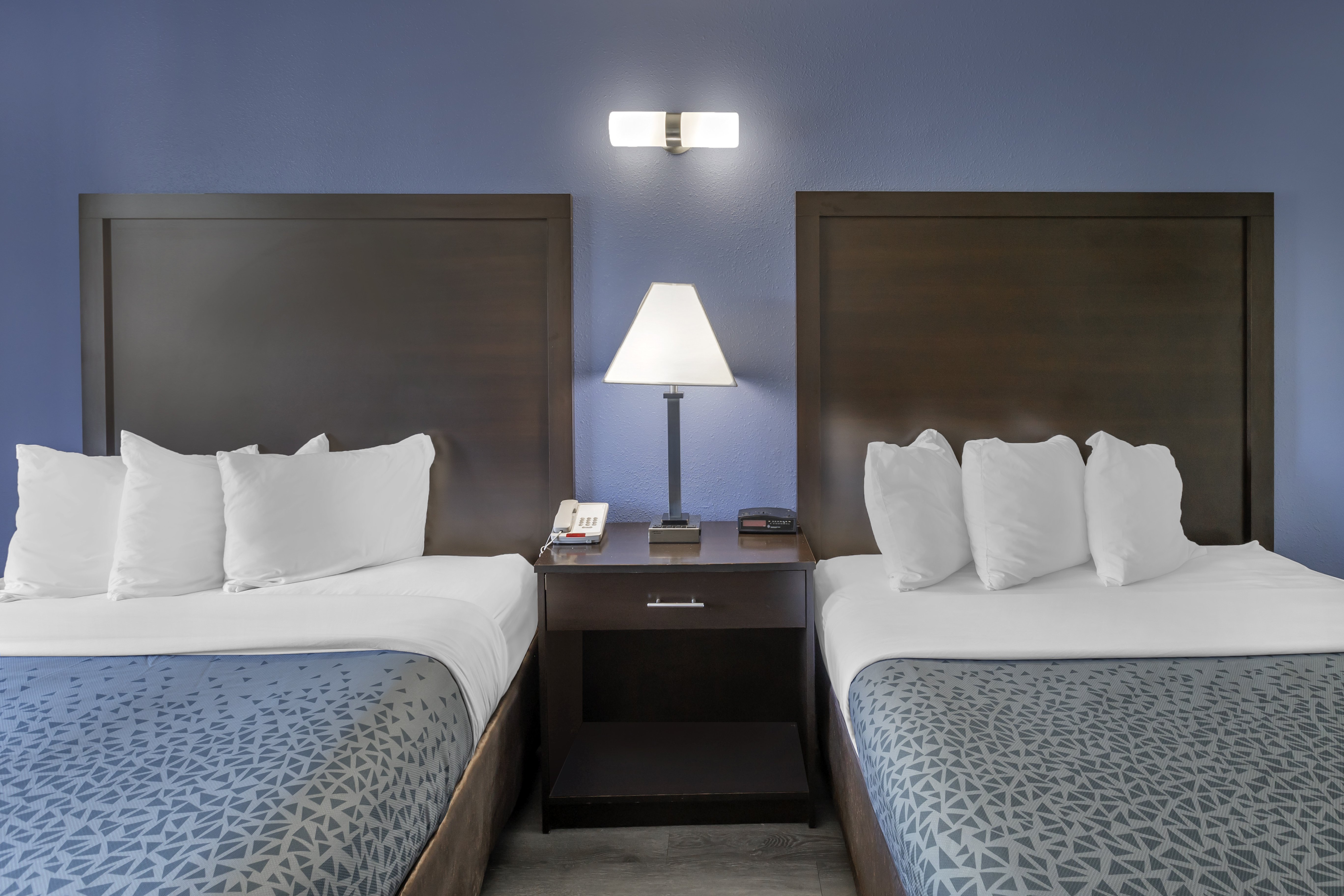 GREENVILLE PELHAM INN BY IHG-guestroom-Rooms with two beds are ideal for traveling with family. .jpg