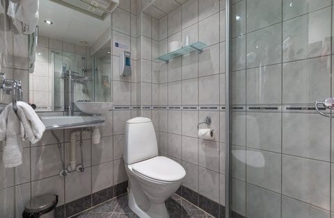 Bathroom Double Room Enter Viking Apartments Tromso