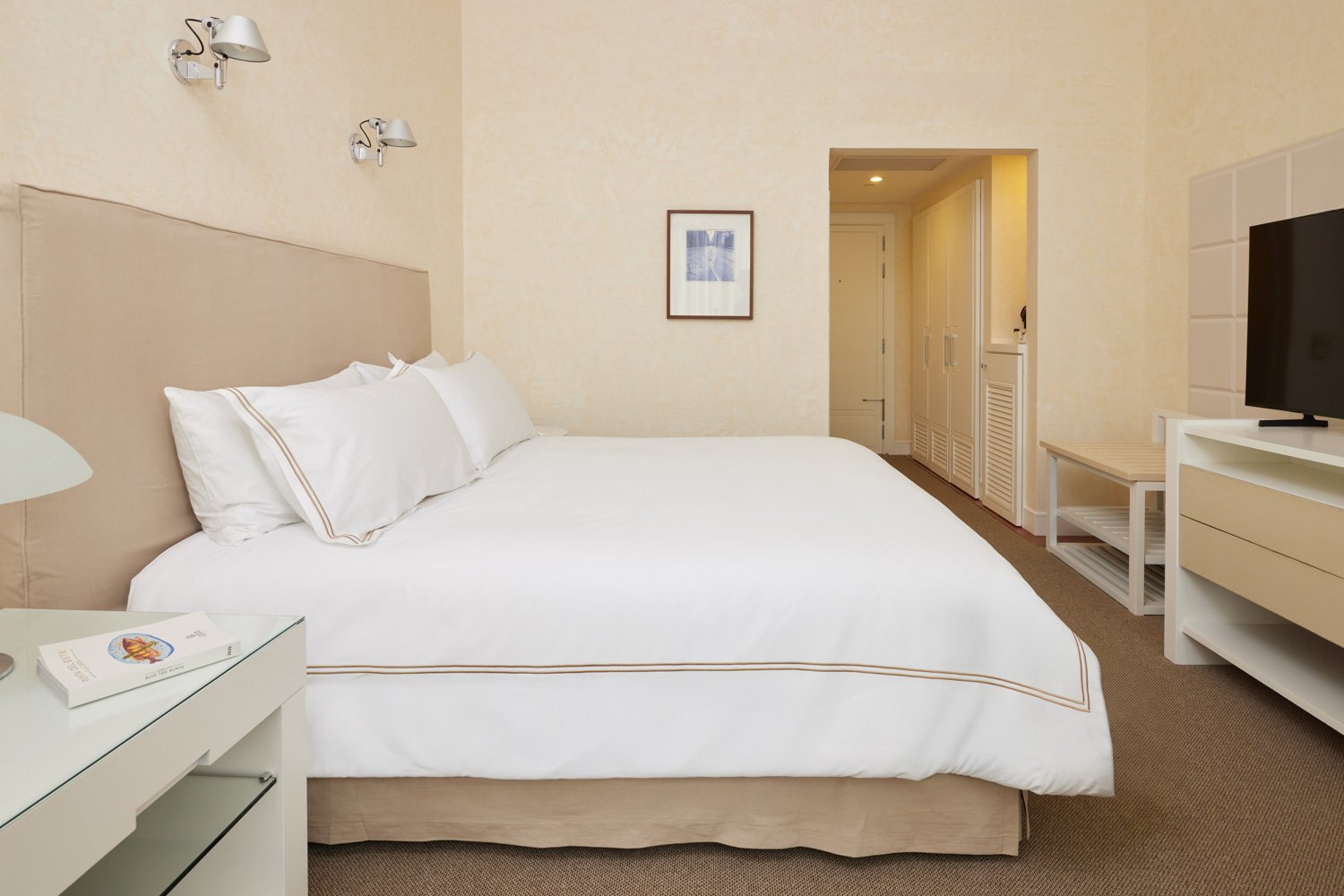 Locanda Punta Del Este-guestroom-Deluxe King.jpg