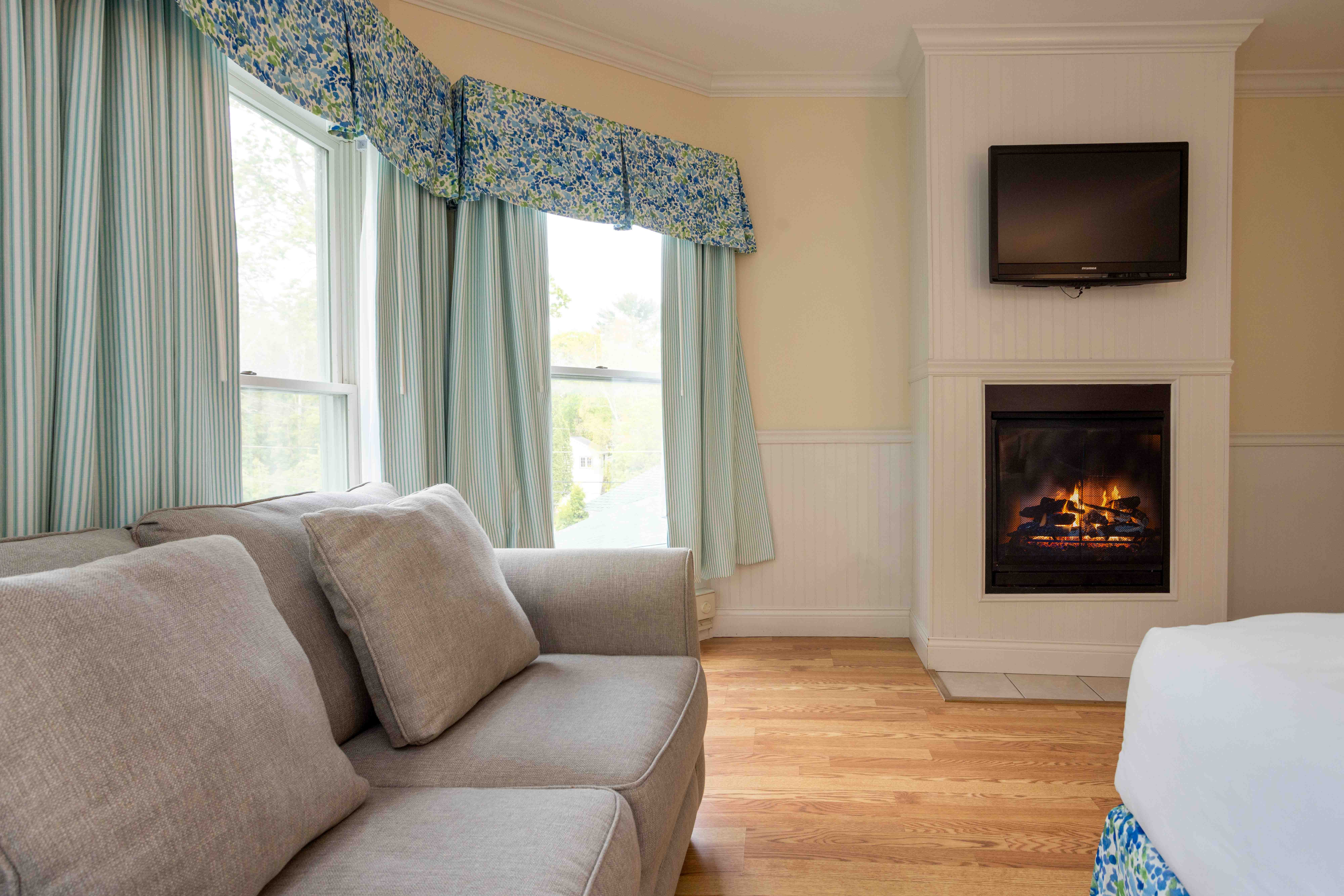 COLONIAL INN - HARBOR SPRINGS-guestroom-Guest Room.jpg
