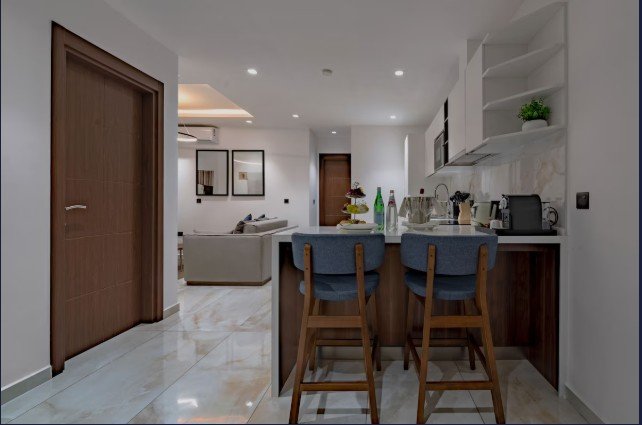 THE PELICAN HOTEL CANTONMENTS ACCRA-guestroom-Executive Suite.jpg