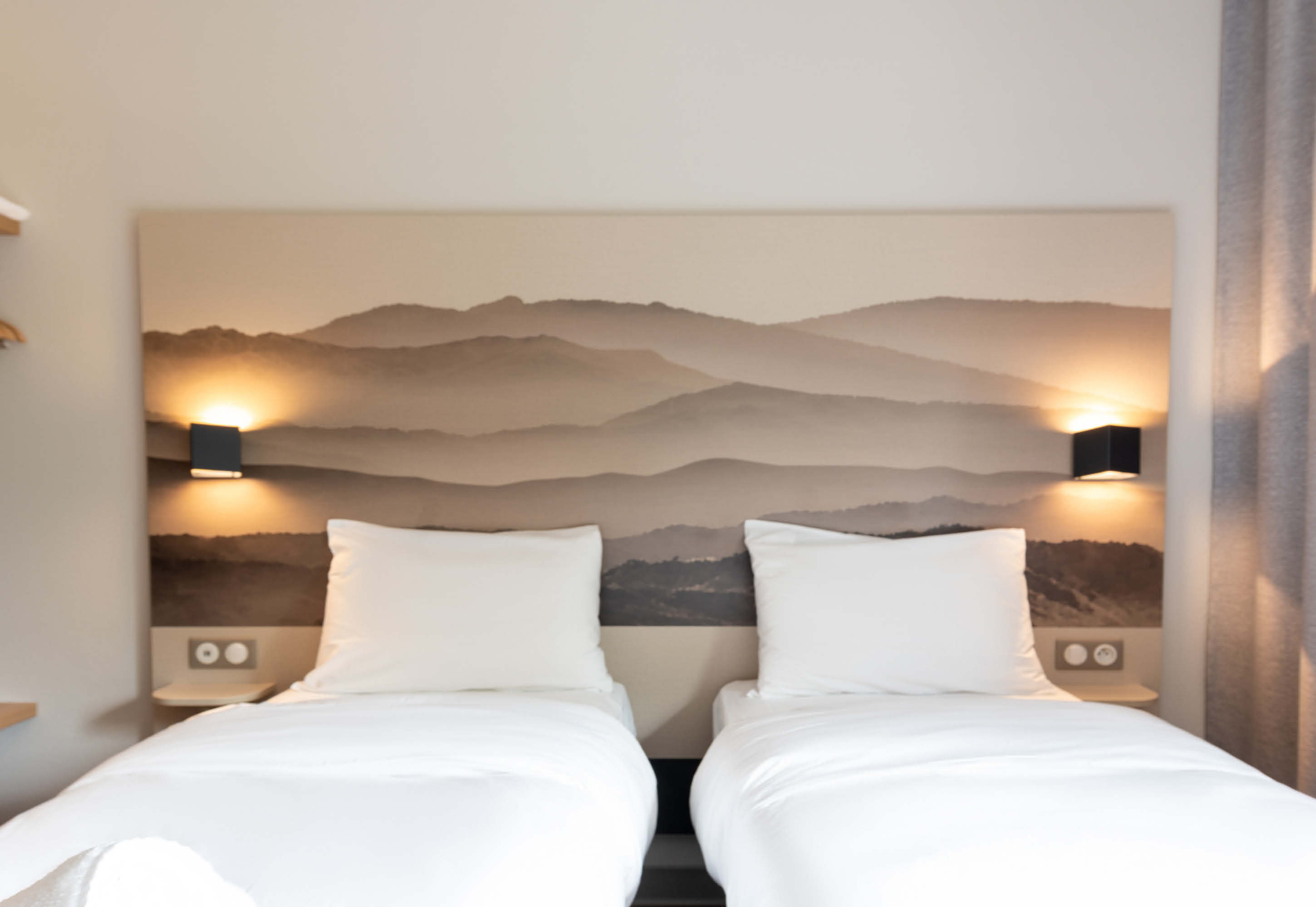 B&B HOTEL AIX-LES-BAINS-guestroom-Hotel Aix Les Bains Twin Room.jpg