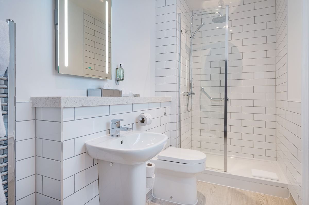 Edinburgh West by IKC-guestroom-Toby Carvery Edinburgh West Bathroom.jpg