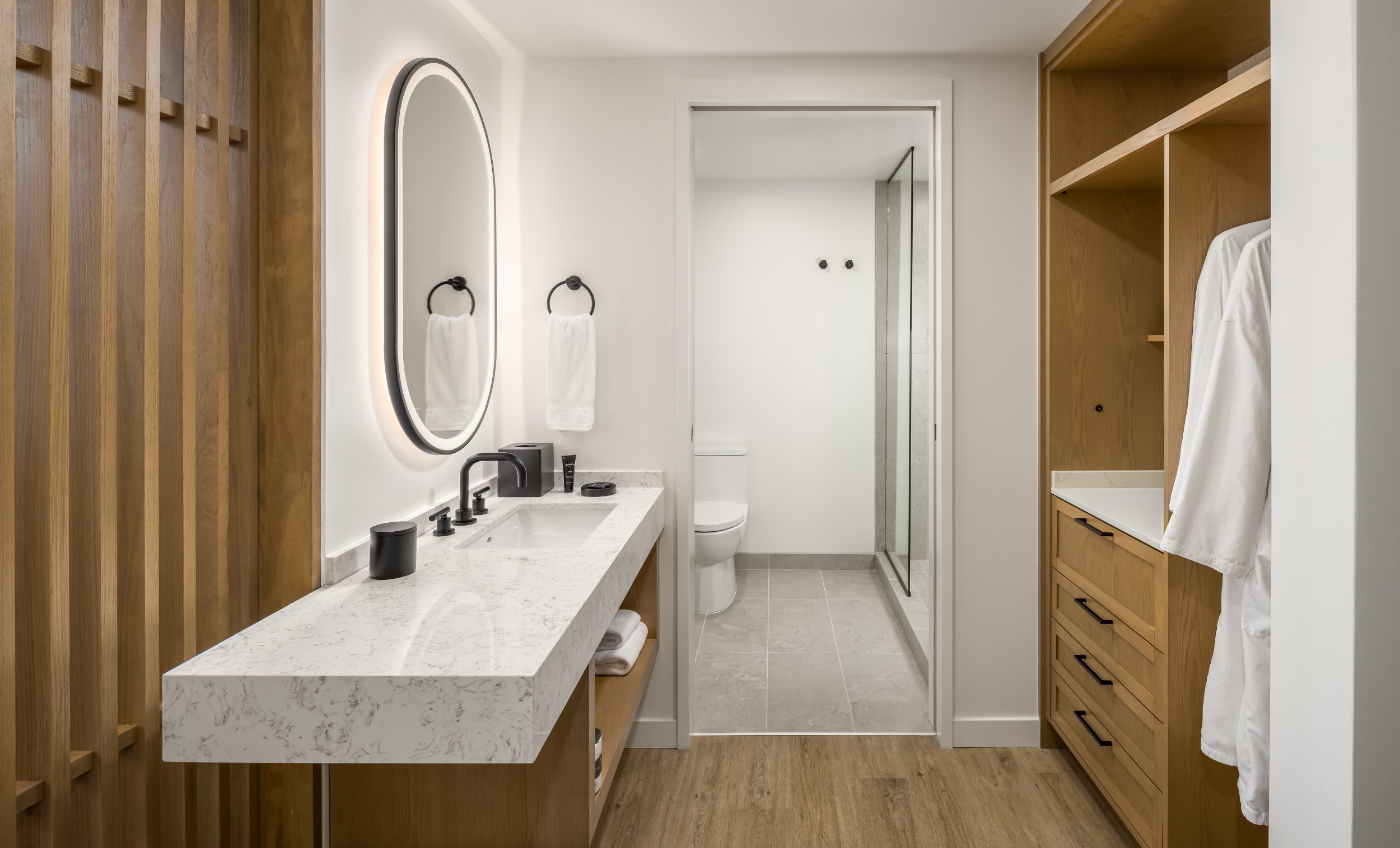 Guesthouse Hotel at La Valle-guestroom-Guesthouse Club Double Queen Bathroom.jpg