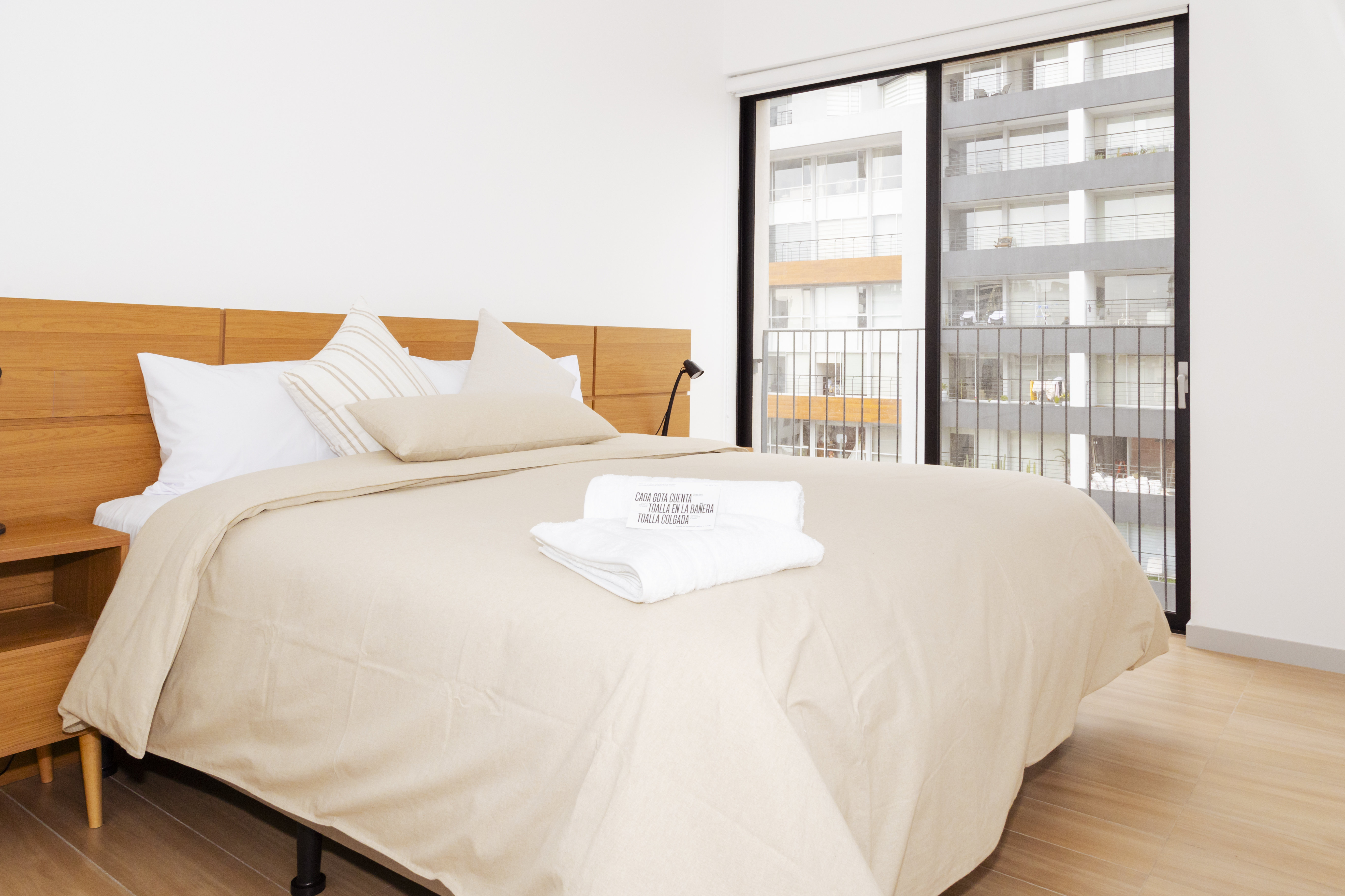 Top Rentals Qorner Quito-guestroom-Room.jpg