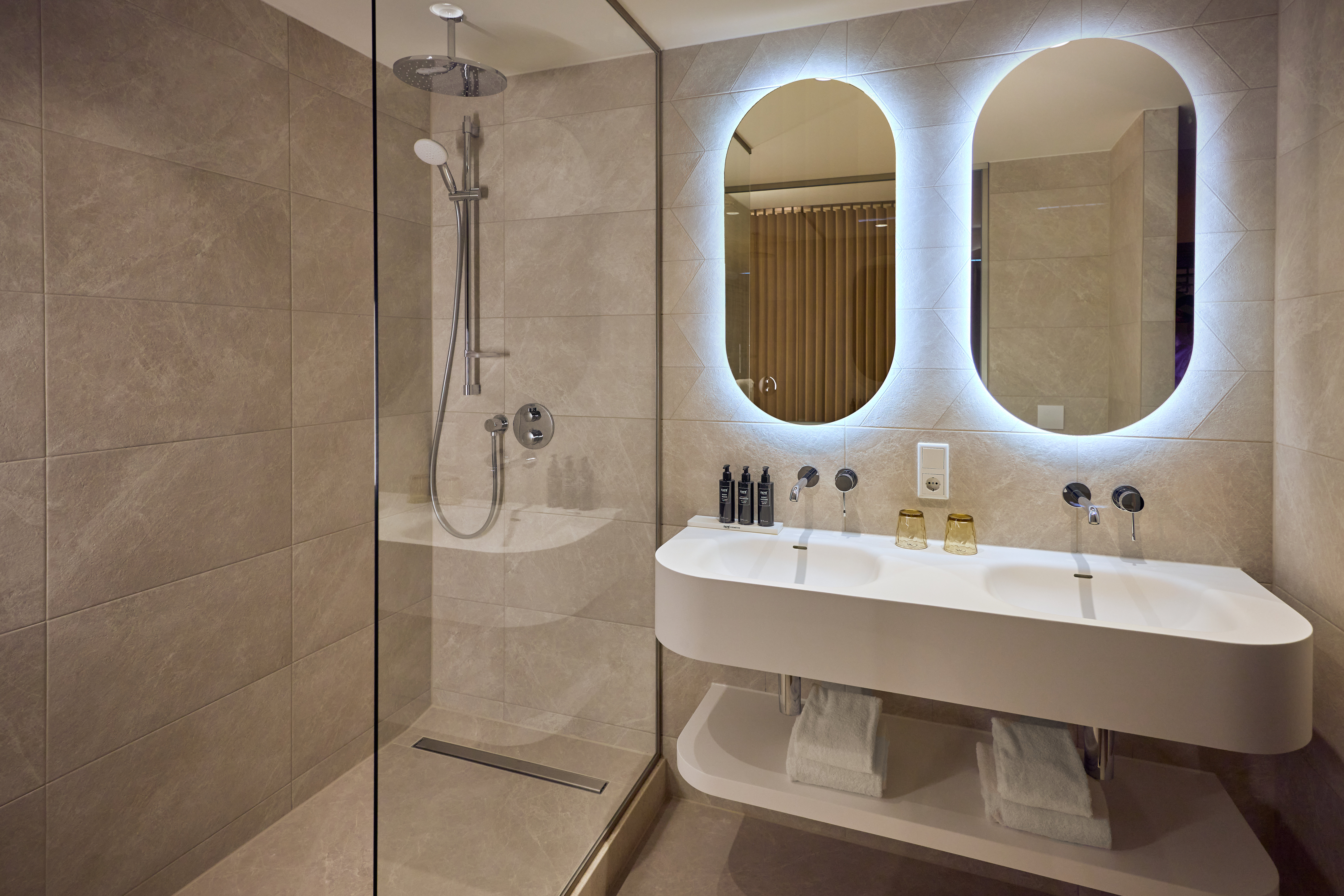 WESTCORD HOTEL EINDHOVEN-guestroom-Westcord Eindhoven Bathroom.jpg