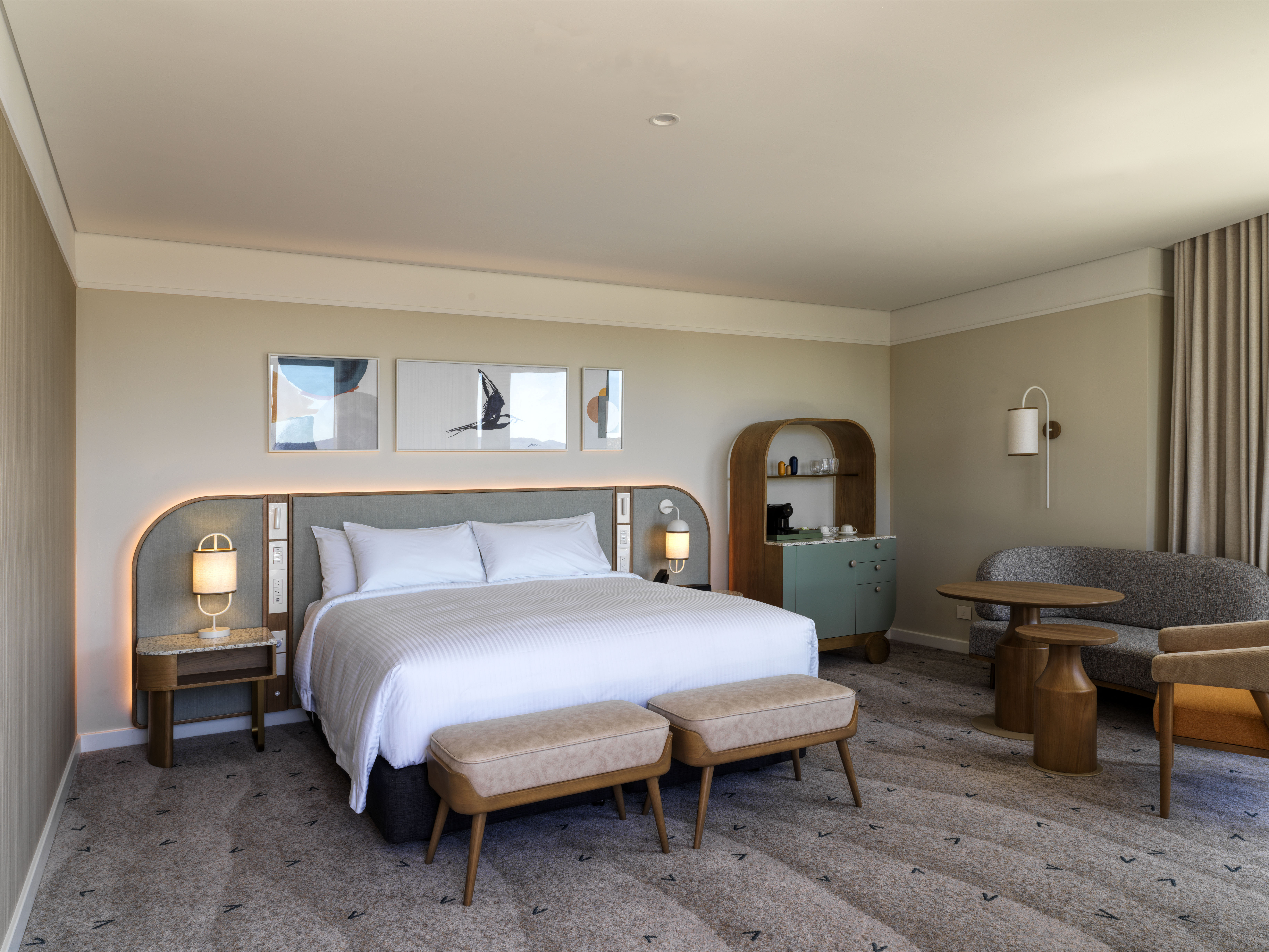 VOCO GOSFORD BY IHG-guestroom-Stay in style with the comfort of our King Suite..jpg