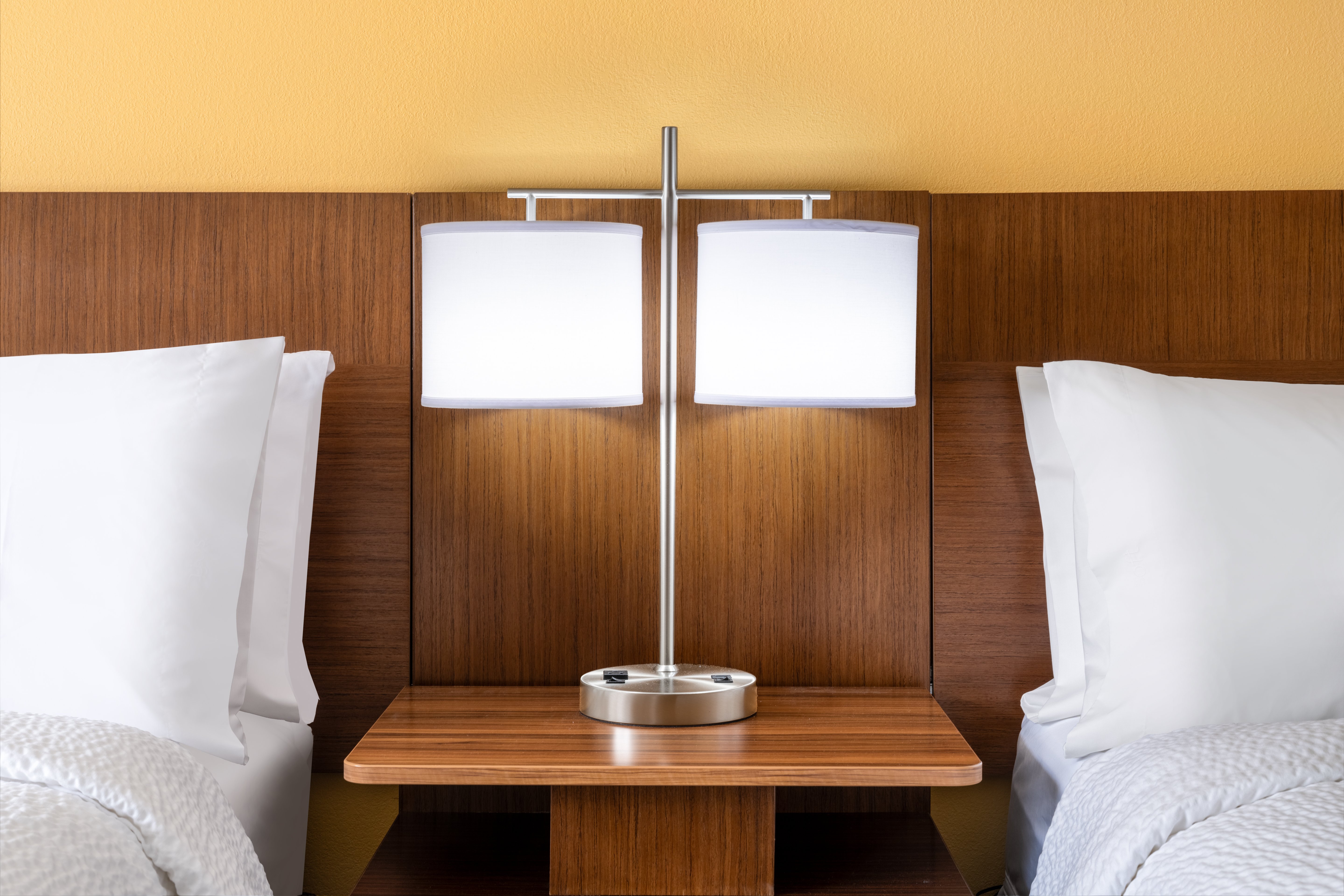 GARNER HOTEL VICTORIA EAST BY IHG-guestroom-Rooms with two beds are ideal for traveling with family..jpg