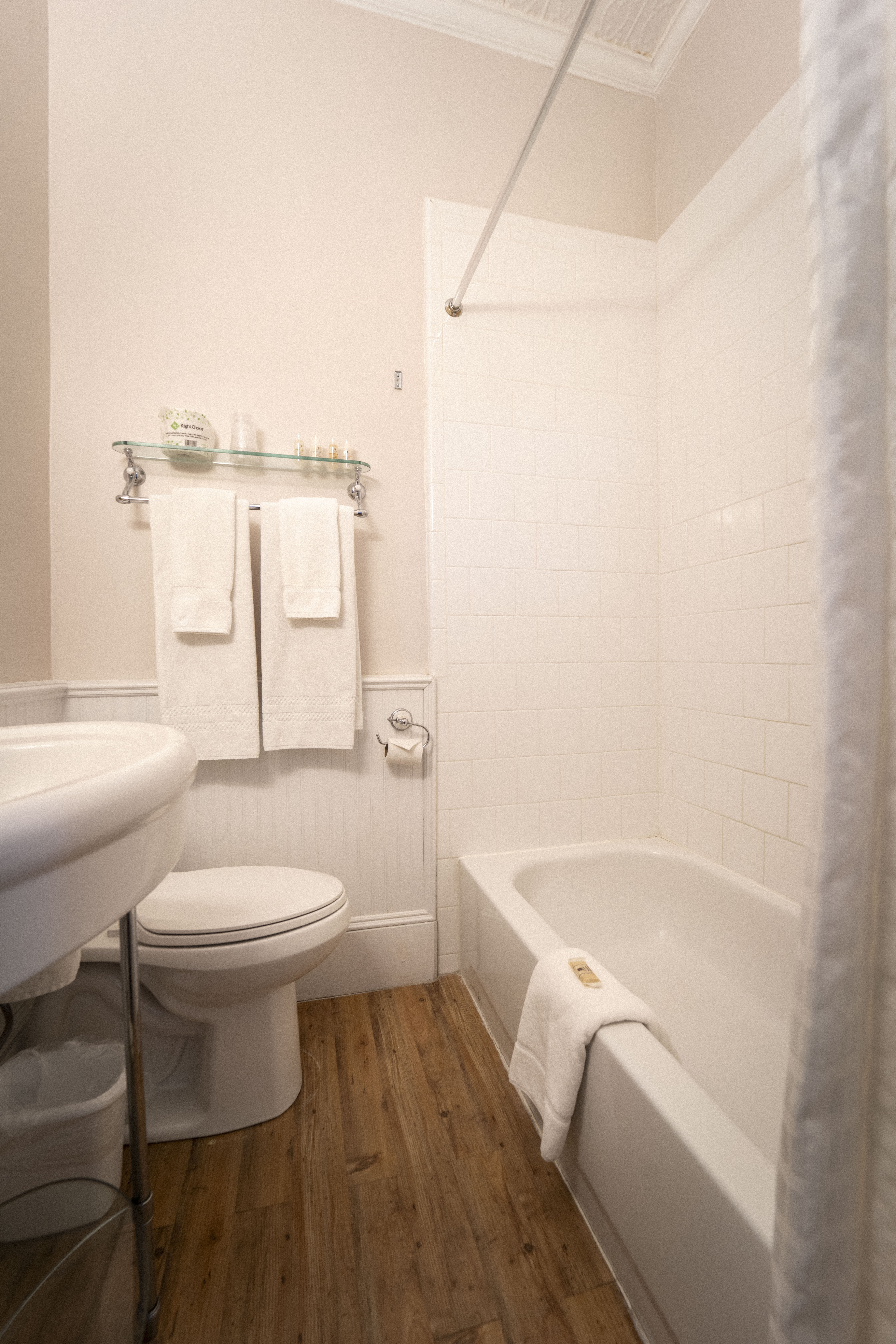 Hotel Limpia-guestroom-Limpia King Bathroom.jpg