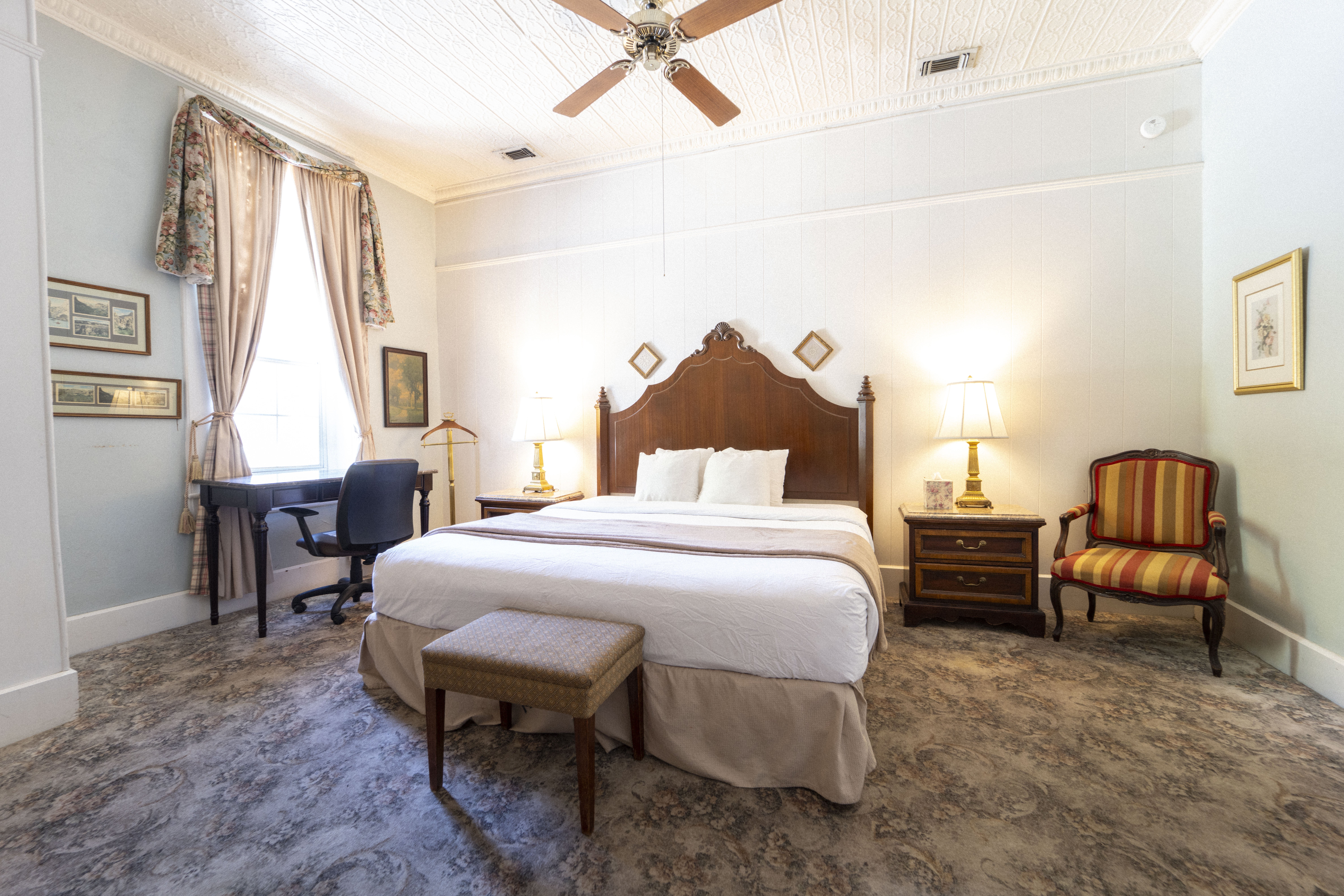 Hotel Limpia-guestroom-Limpia King.jpg