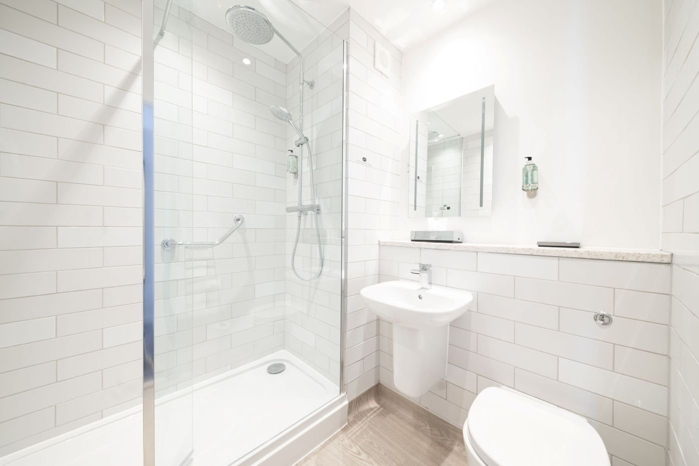 Toby Old Windsor IKC-guestroom-Toby Carvery Old Windsor Bathroom.jpg
