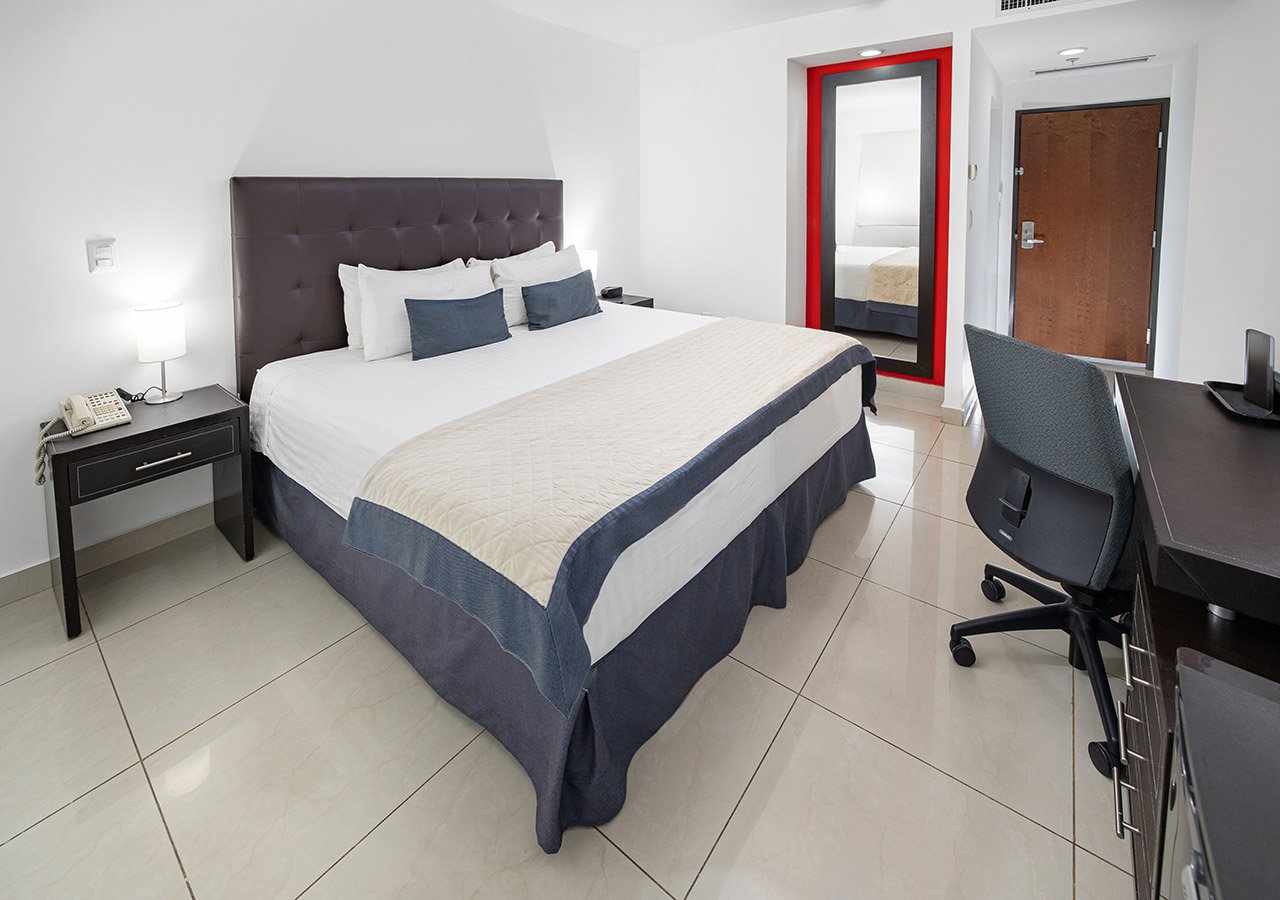 Hotel Mexico Plaza Celaya-guestroom-HAB KING.jpg
