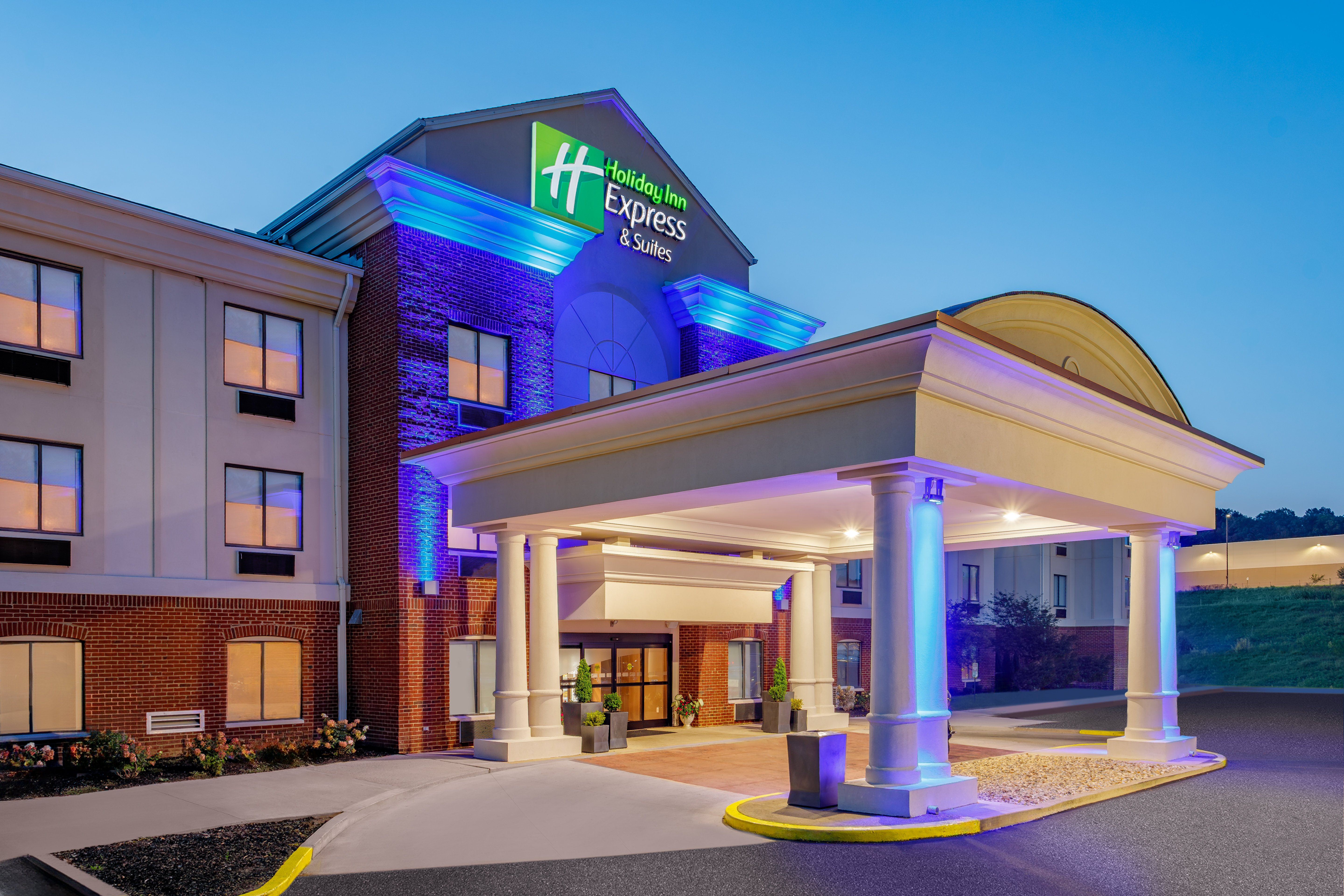 HOLIDAY INN EXP STES LANCASTER BY I-guestroom-Welcome to Holiday Inn Express & Suites Lancaster..jpg