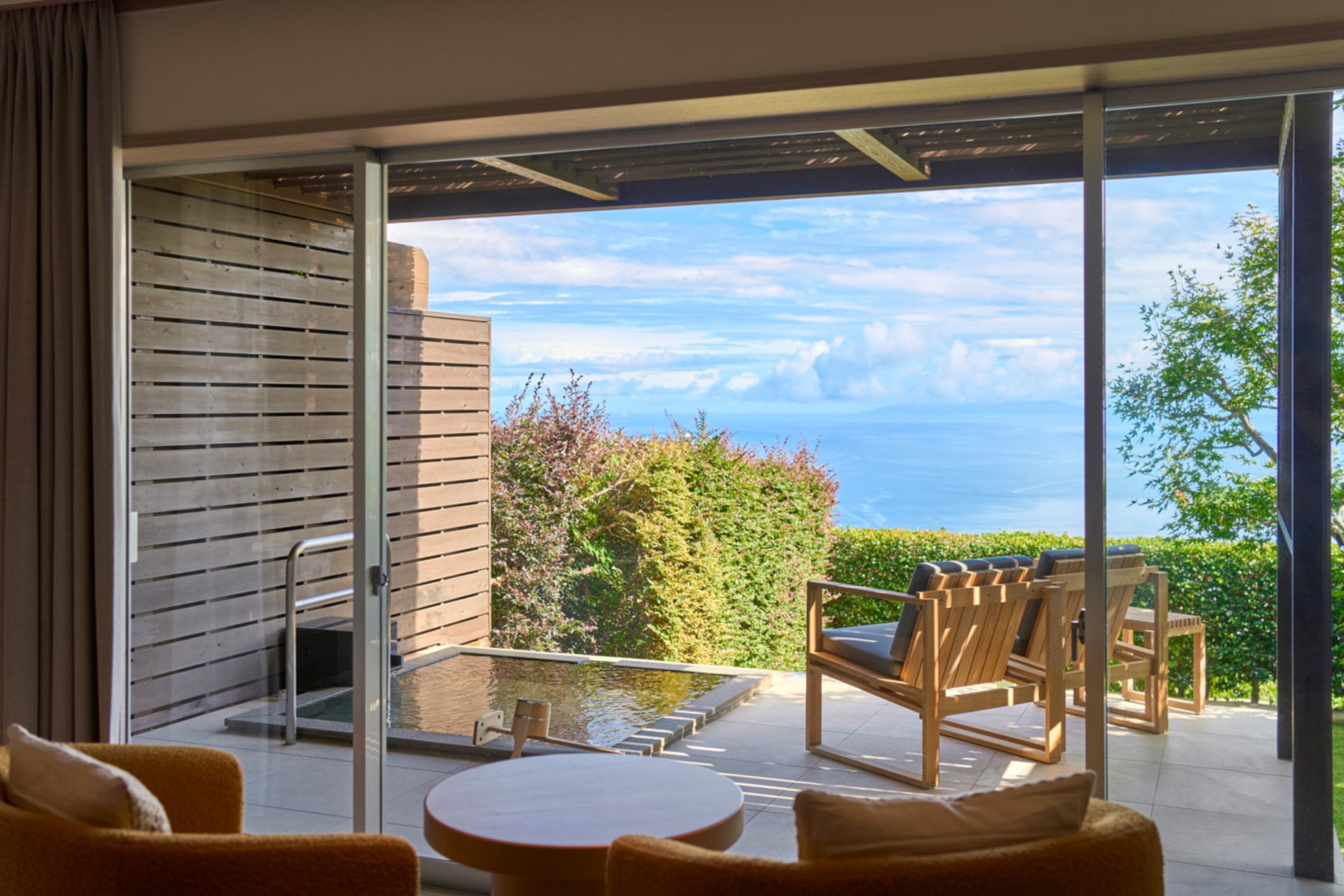 Htl Grand Bach Atami Crescendo-guestroom-HOLLYWOOD TWIN ROOM WITH OPEN AIR BATH.jpg