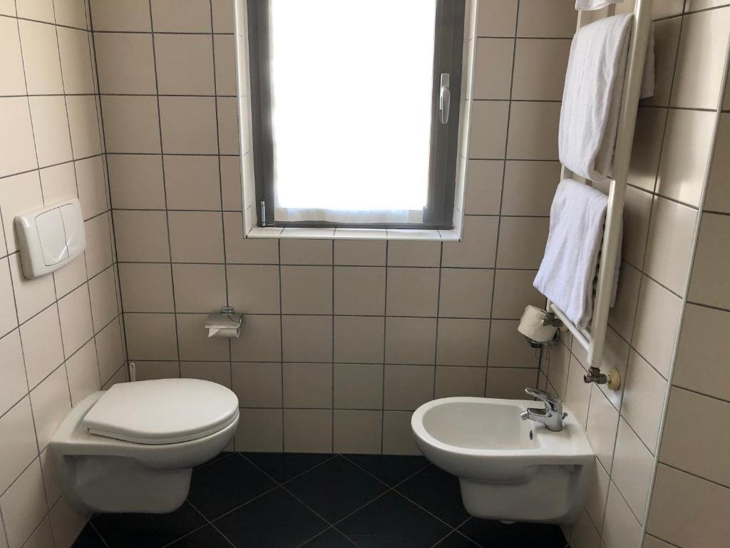 ALBA VILLAGE HOTEL-guestroom-Bathroom.jpg