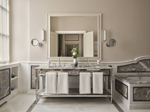 Executive Suite - bathroom